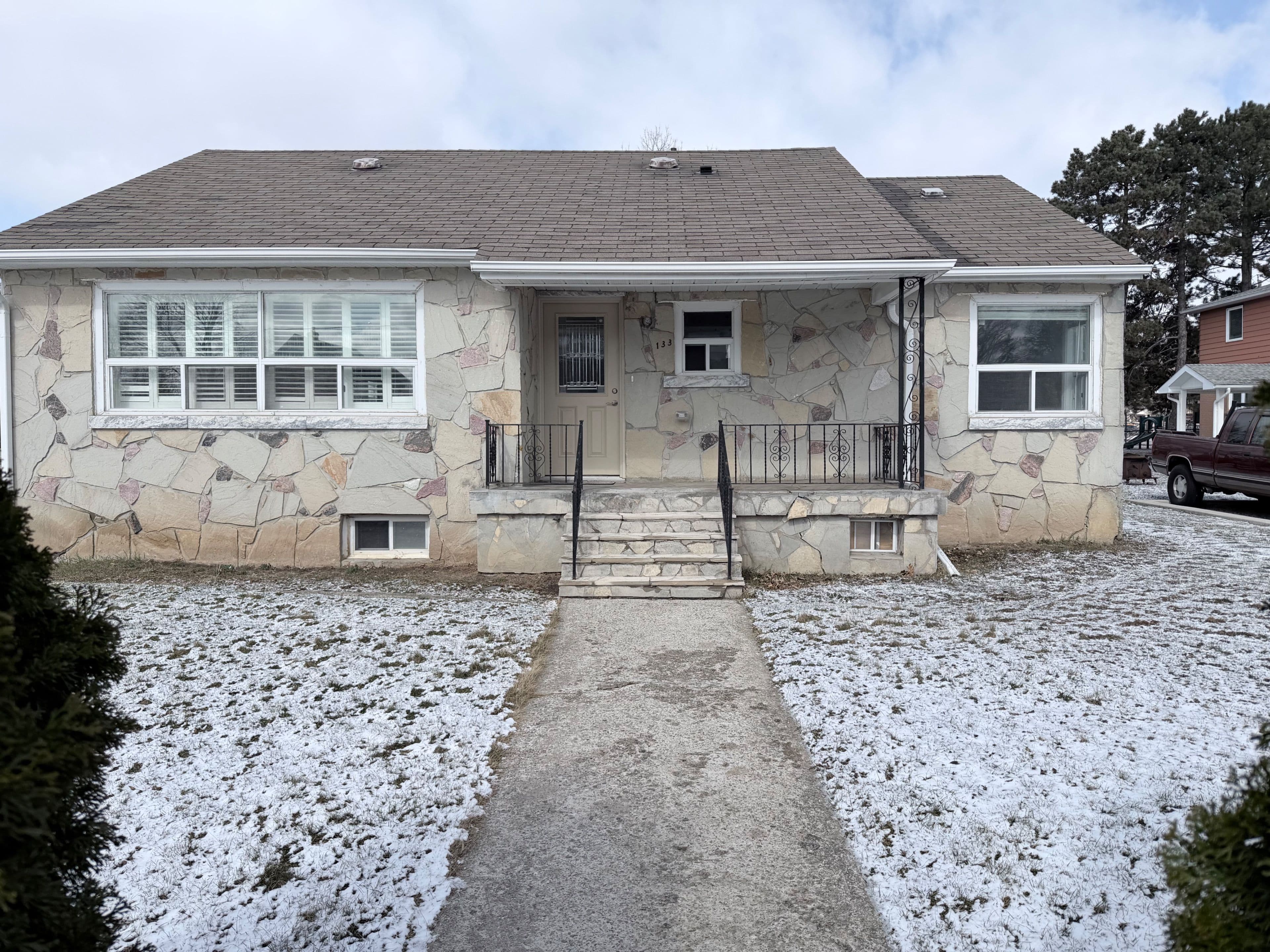 133 Hawthorne Road Main floor, Oakville, ON L6K 1V9