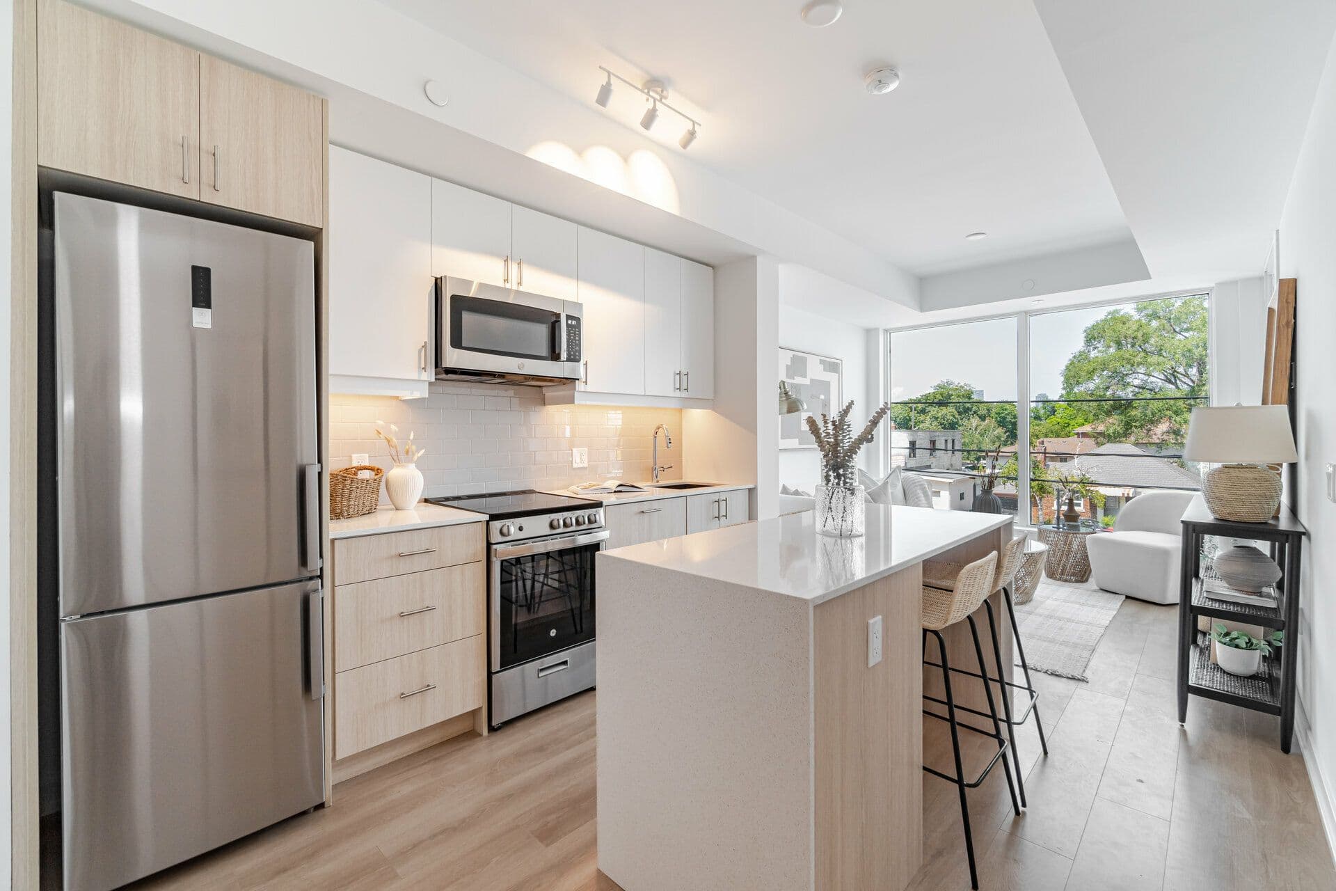 1195 The Queensway N/A 204, Toronto W08, ON M8Z 0H1