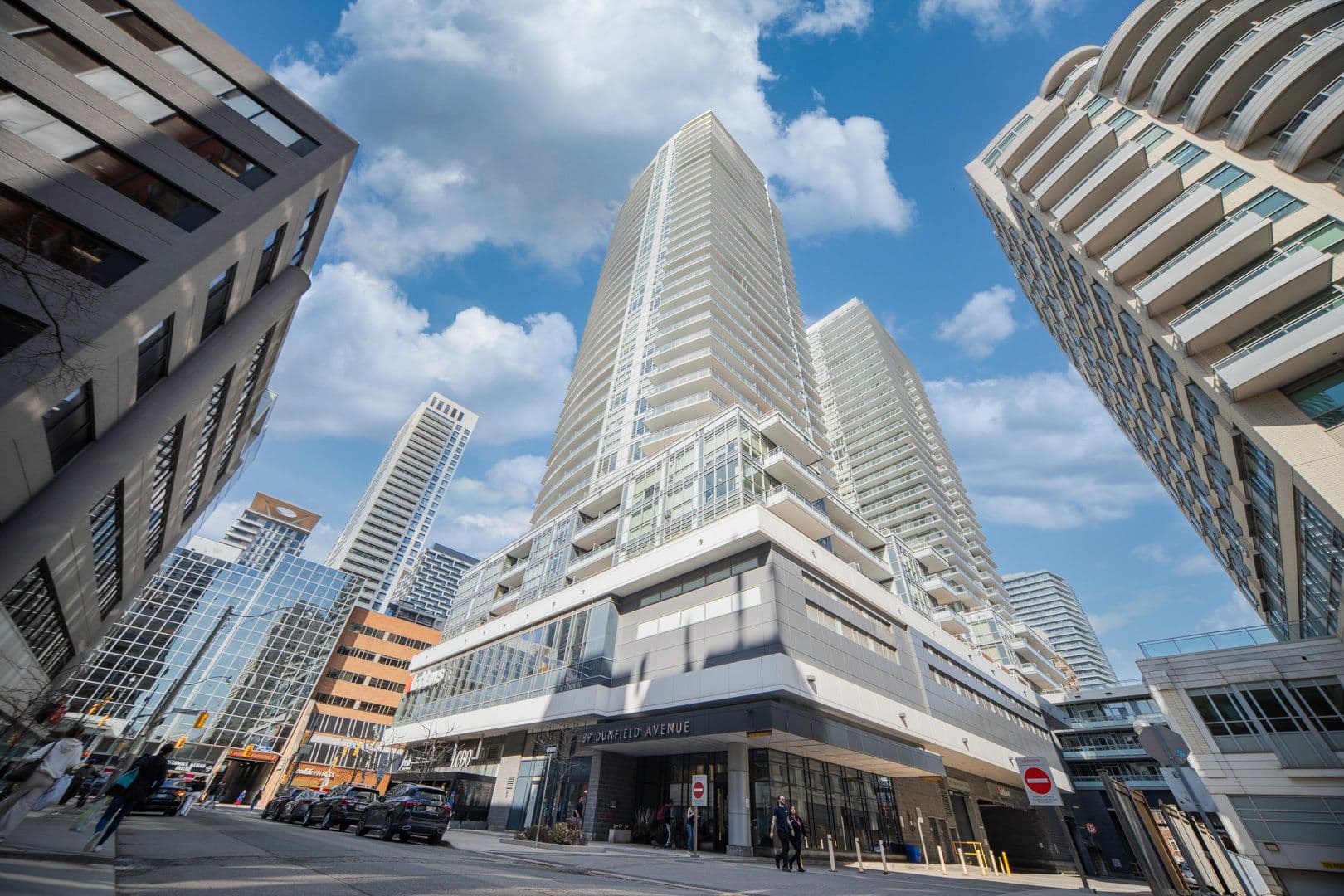 89 Dunfield Avenue 2803, Toronto C10, ON M4S 0A4
