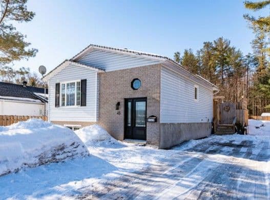 45 Brumm Road, Petawawa, ON K8A 7G6
