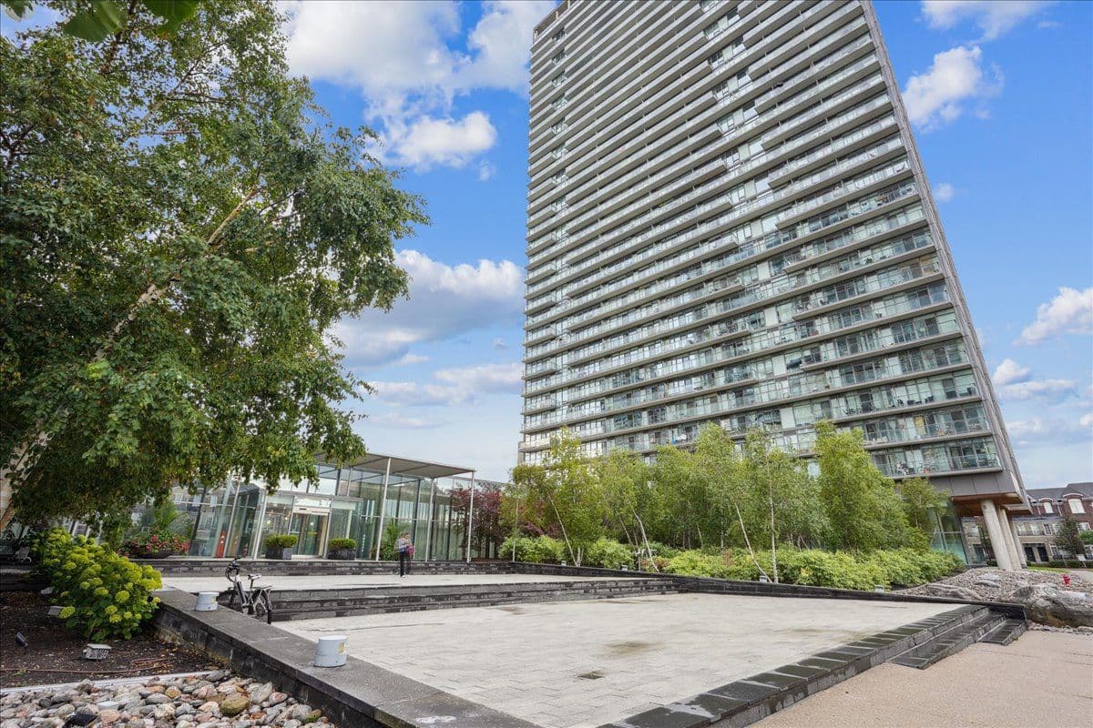 105 The Queens Way 1607, Toronto W01, ON M6S 5B5