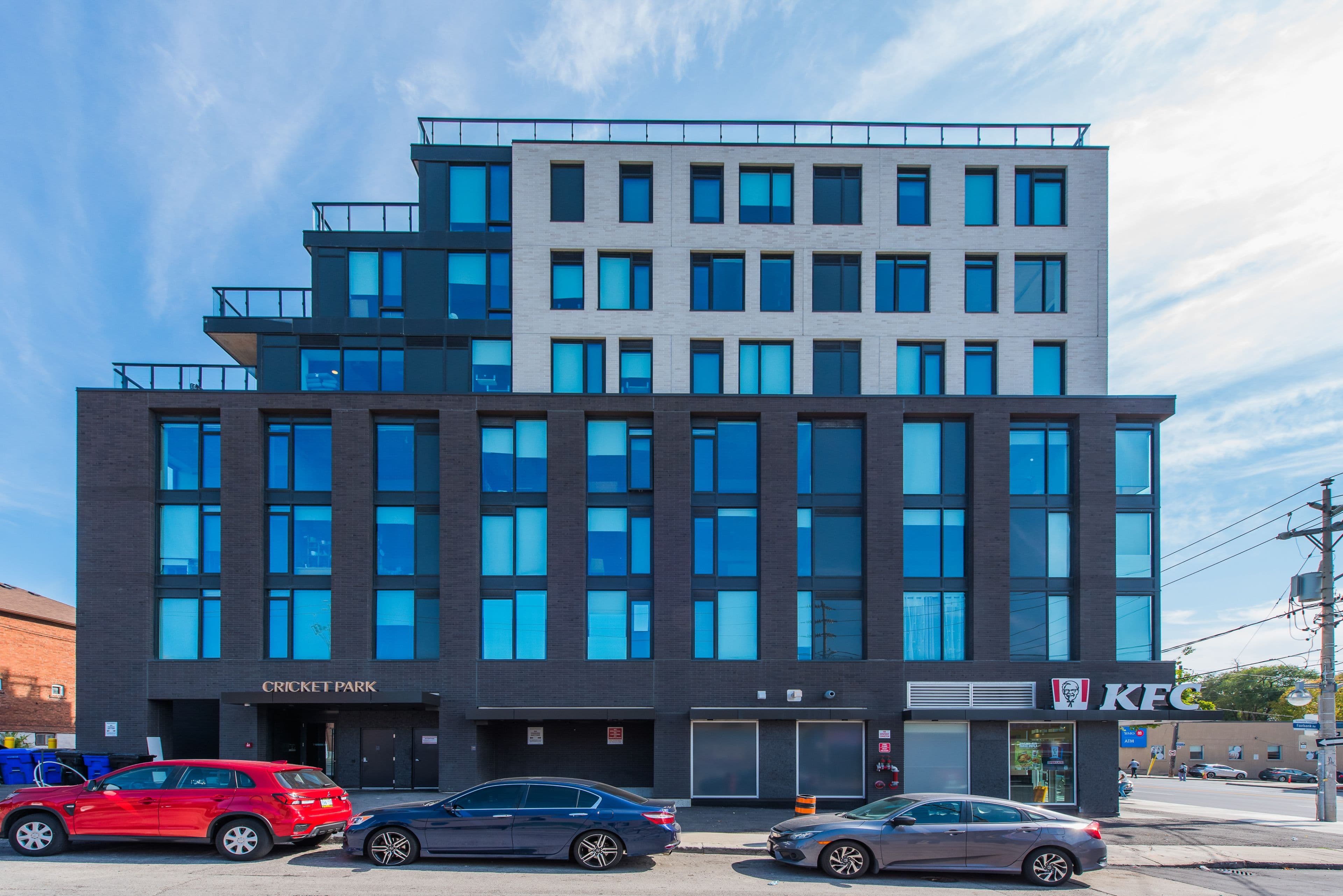 7 Fairbank Avenue W 405, Toronto W04, ON M6E 3Y5