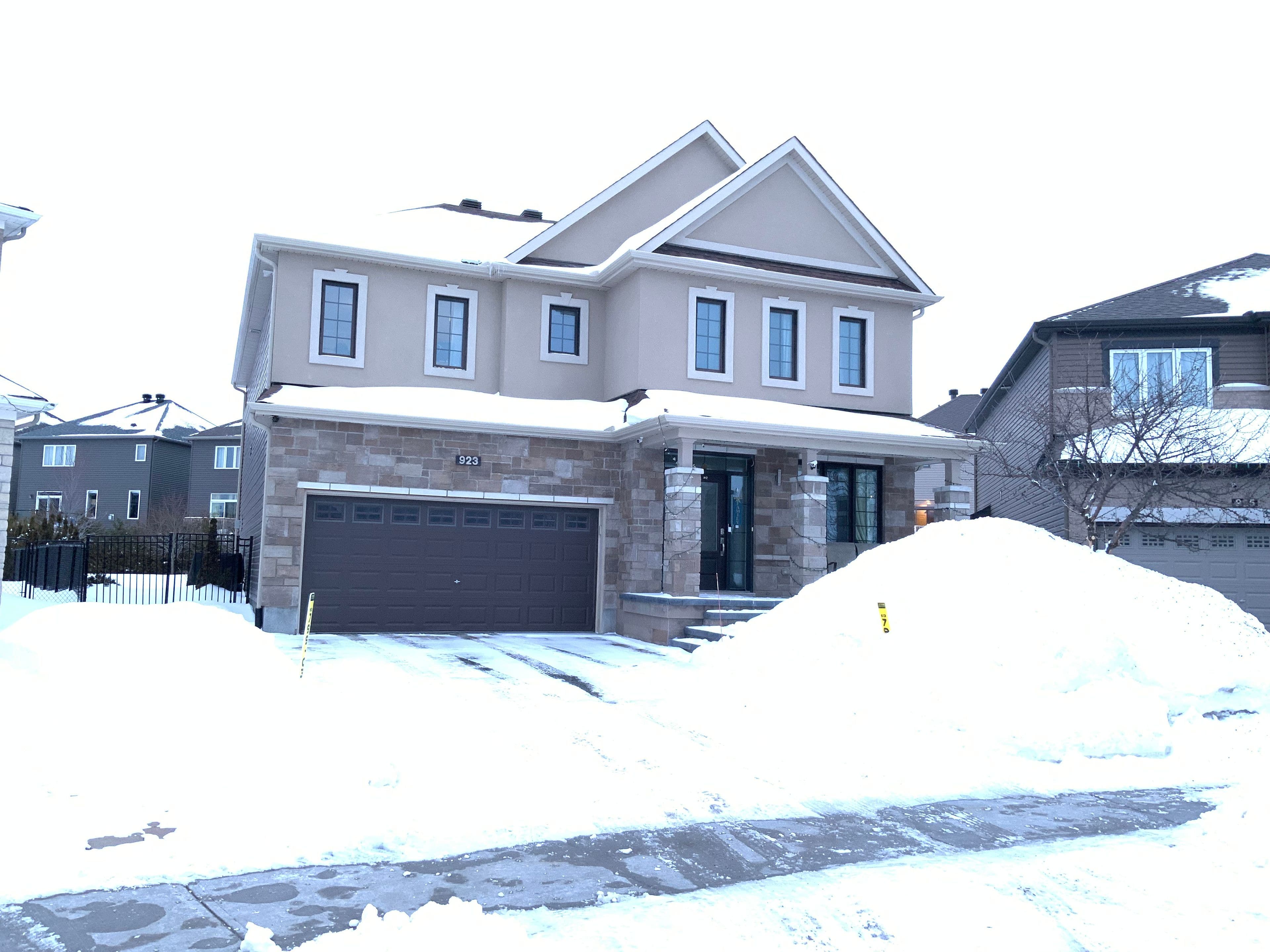 923 Guinness Crescent B, Barrhaven, ON K2C 3H2