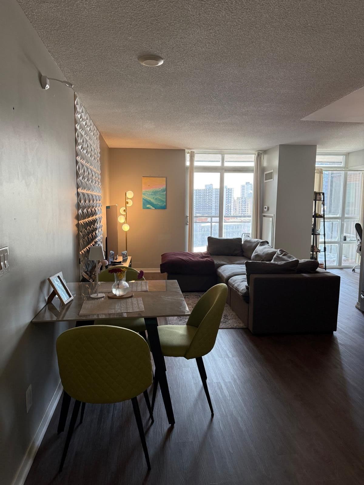 38 Joe Shuster Way 811, Toronto W01, ON M6K 0A5