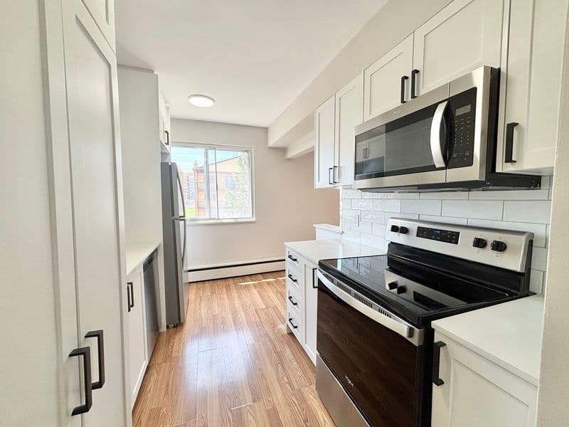 10 West Park Avenue 7, Hamilton, ON L8S 3M3