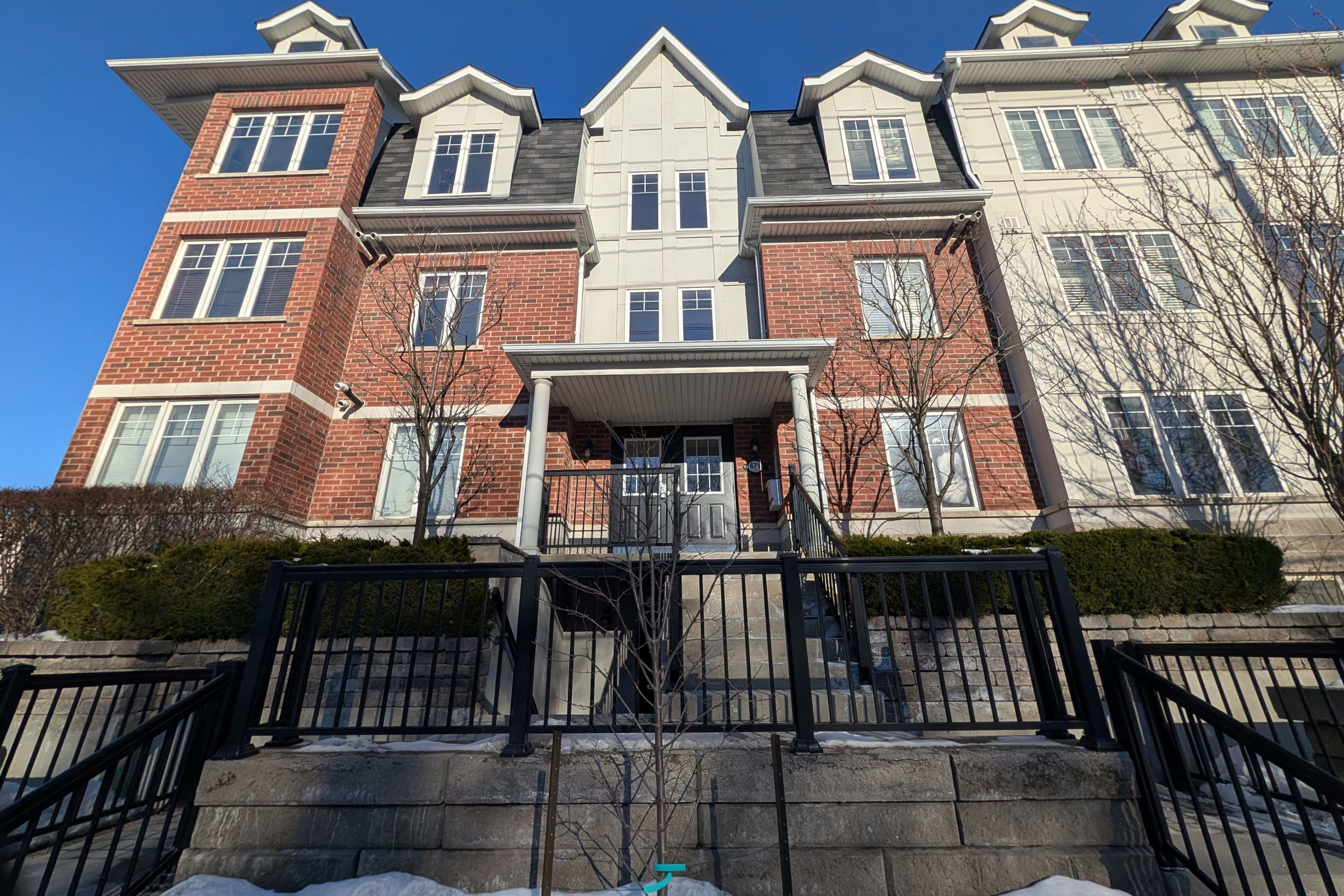 671 Warden Avenue 26, Toronto E04, ON M1L 0G3