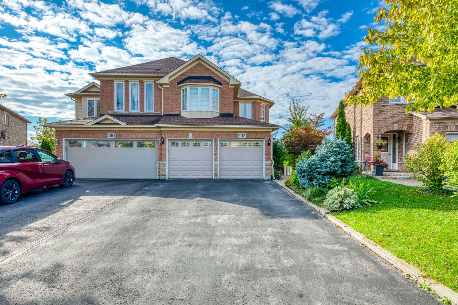 2112 Redstone Crescent, Oakville, ON L6M 5B2