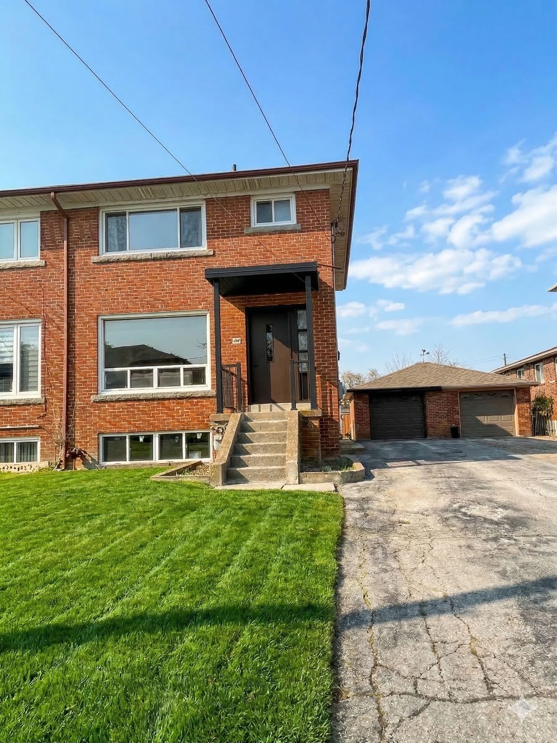15 Arrowsmith Avenue 1A, Toronto W04, ON M6M 2W8