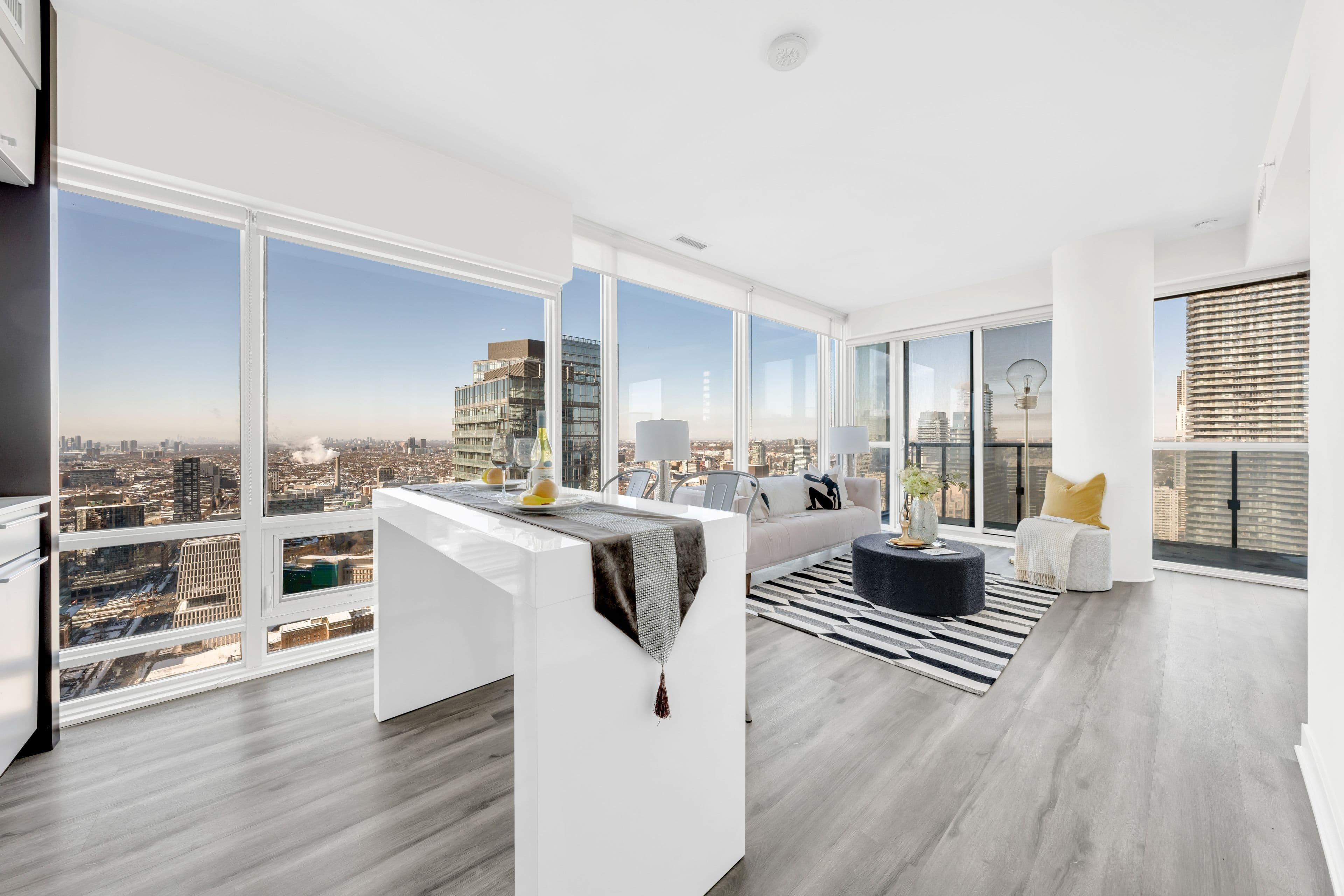 15 Grenville Street 4204, Toronto C01, ON M4Y 0B9