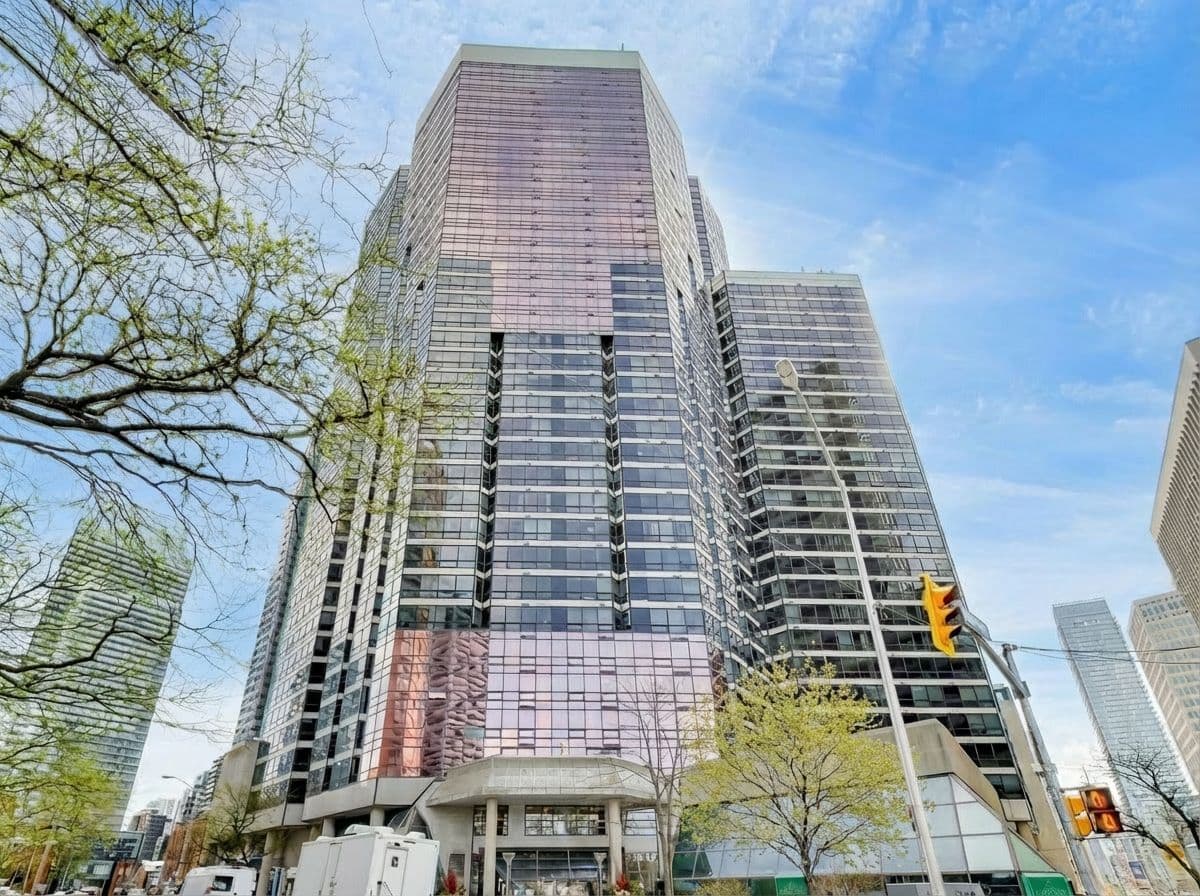1001 Bay Street 1407, Toronto C01, ON M5S 3A6