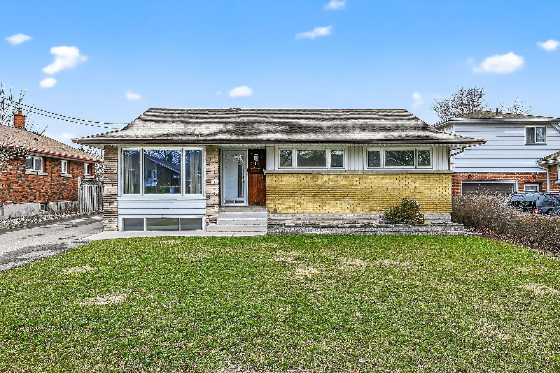 19 Burfield Avenue, Hamilton, ON L8T 2J8