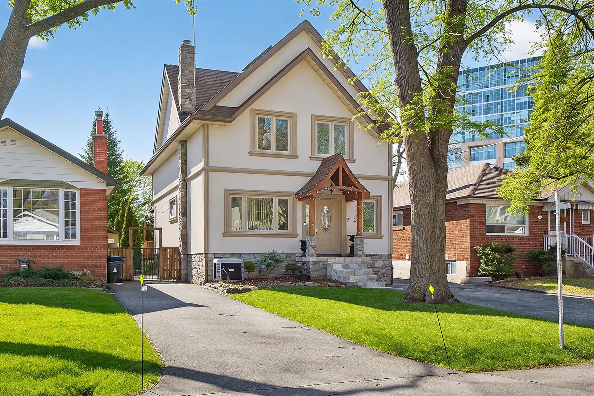 32 Green Lanes N/A, Toronto W08, ON M8Z 4V6