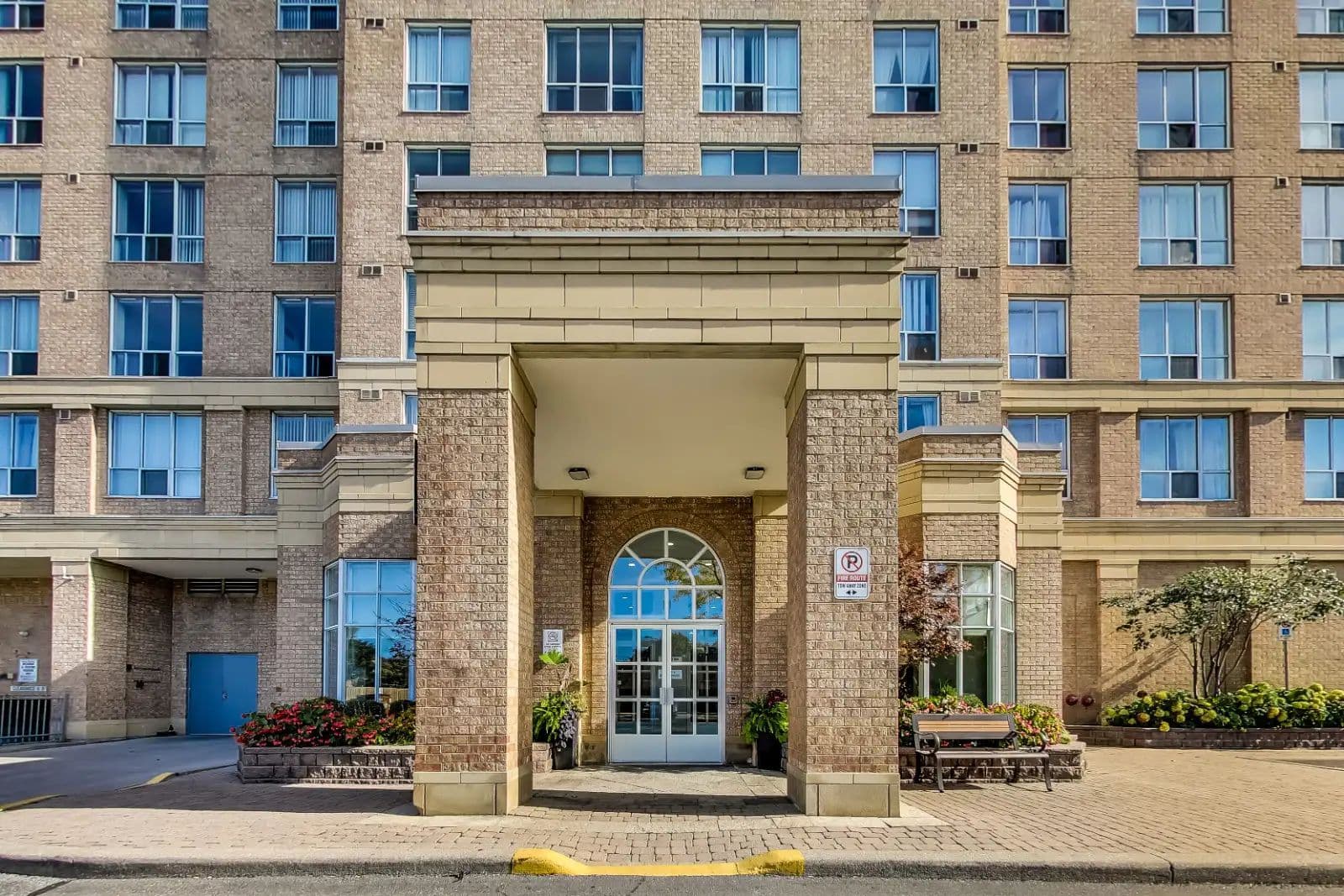 21 Overlea Boulevard 912, Toronto C11, ON M4H 1P2