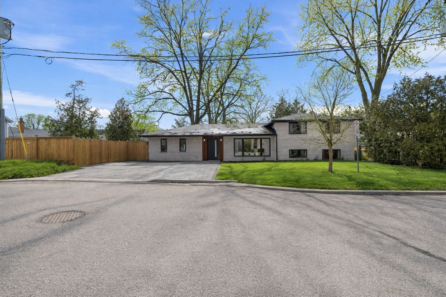 3 Reuben Street, Aurora, ON L4G 2M1