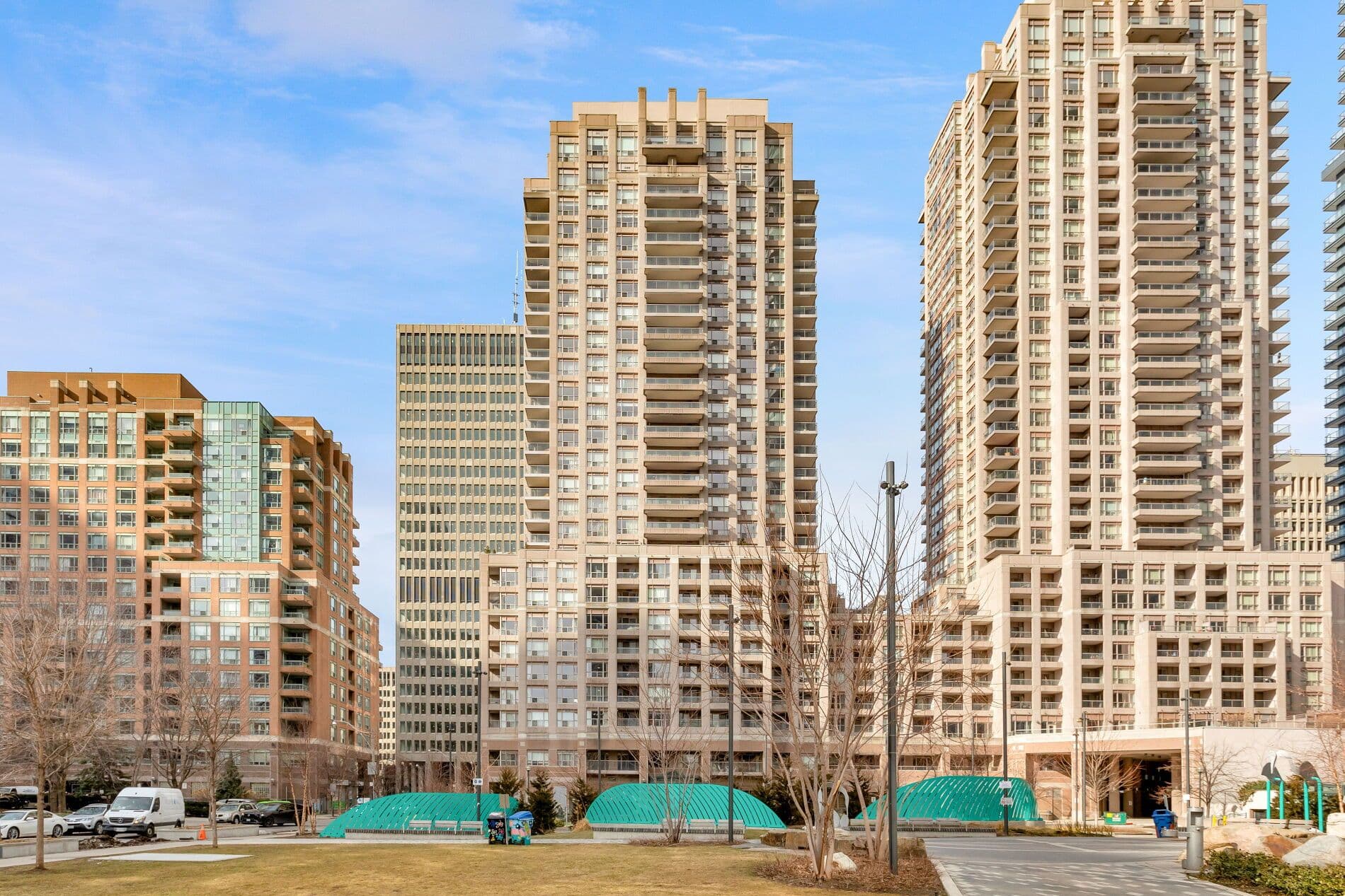 909 Bay Street 710, Toronto C01, ON M5S 3G2