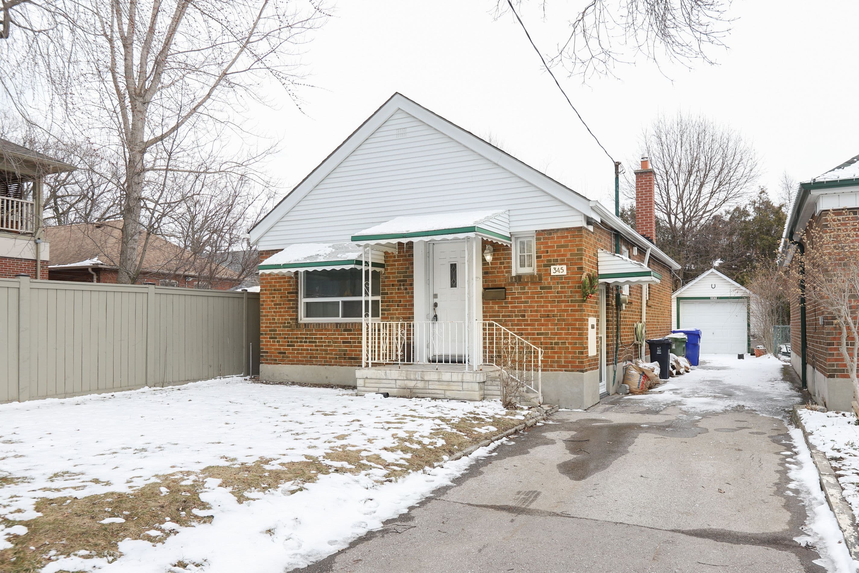 345 Glebemount Avenue Lower, Toronto E03, ON M4C 3V6