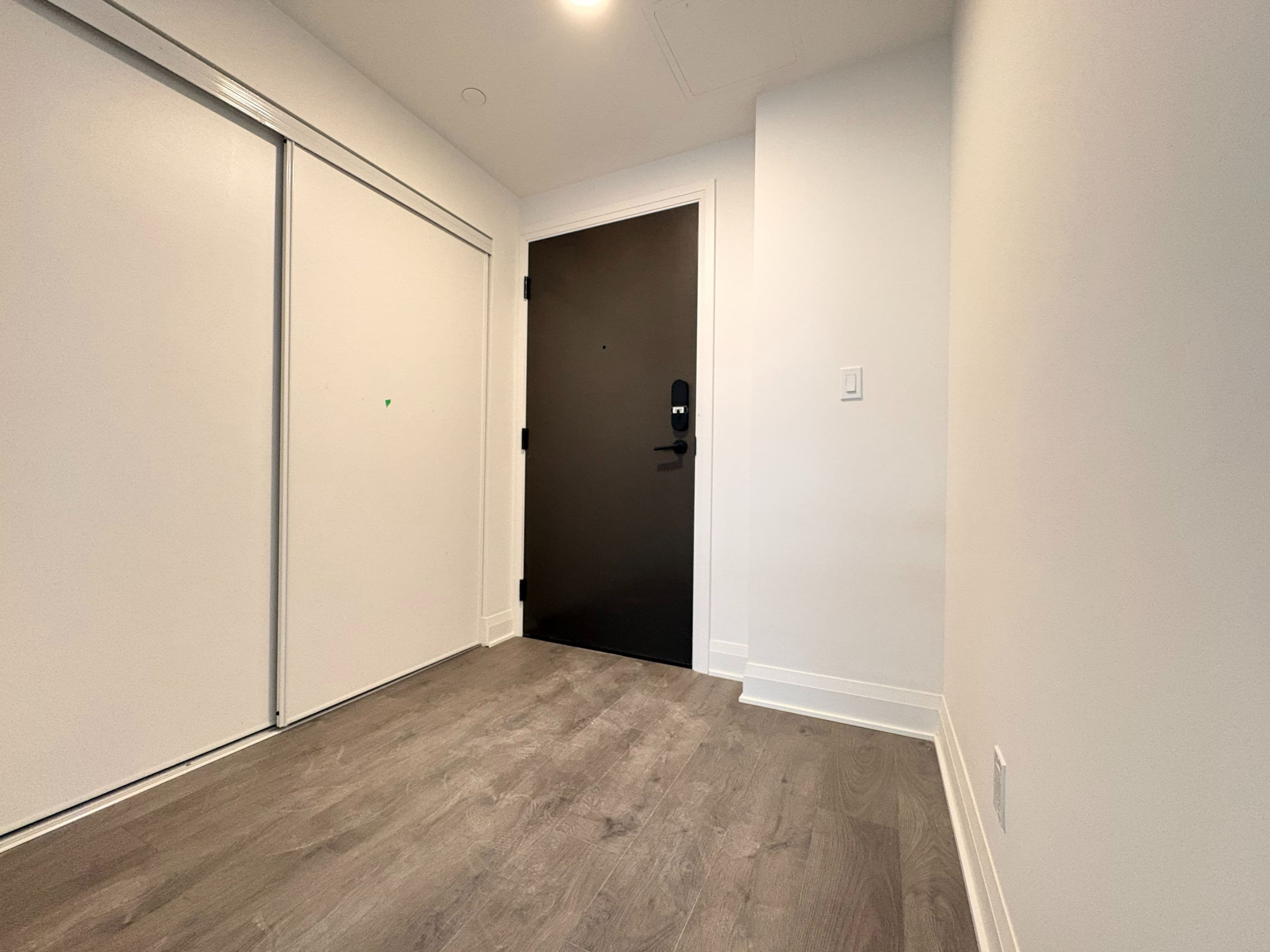 2 Erskine Road 2407, Mississauga, ON L5B 0S1