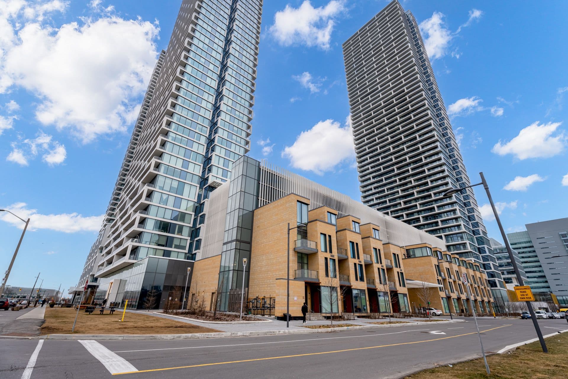 9 Buttermill Avenue Th02, Vaughan, ON L4K 0J5