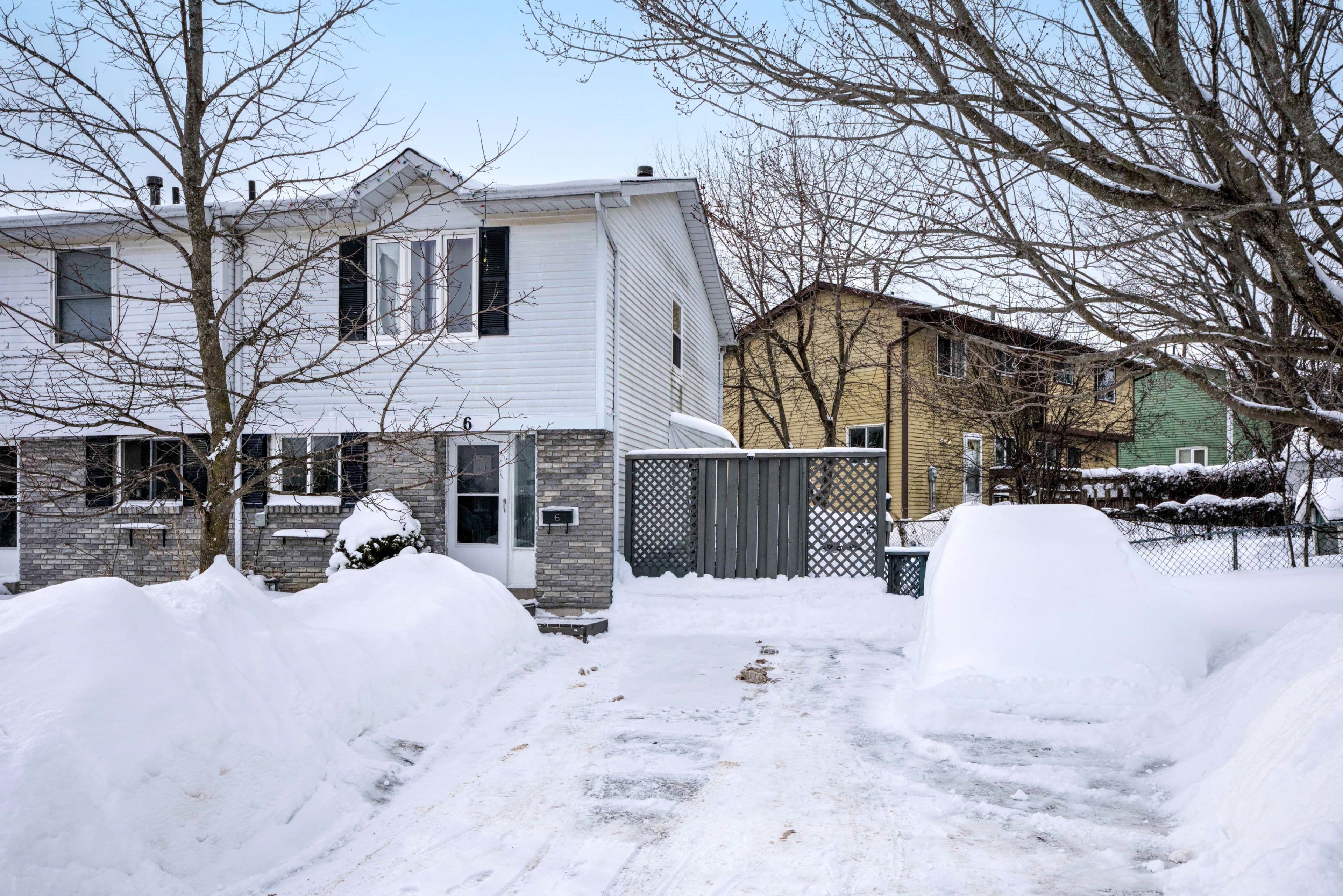 6 Woodstone Crescent, Kingston, ON K7M 6K9