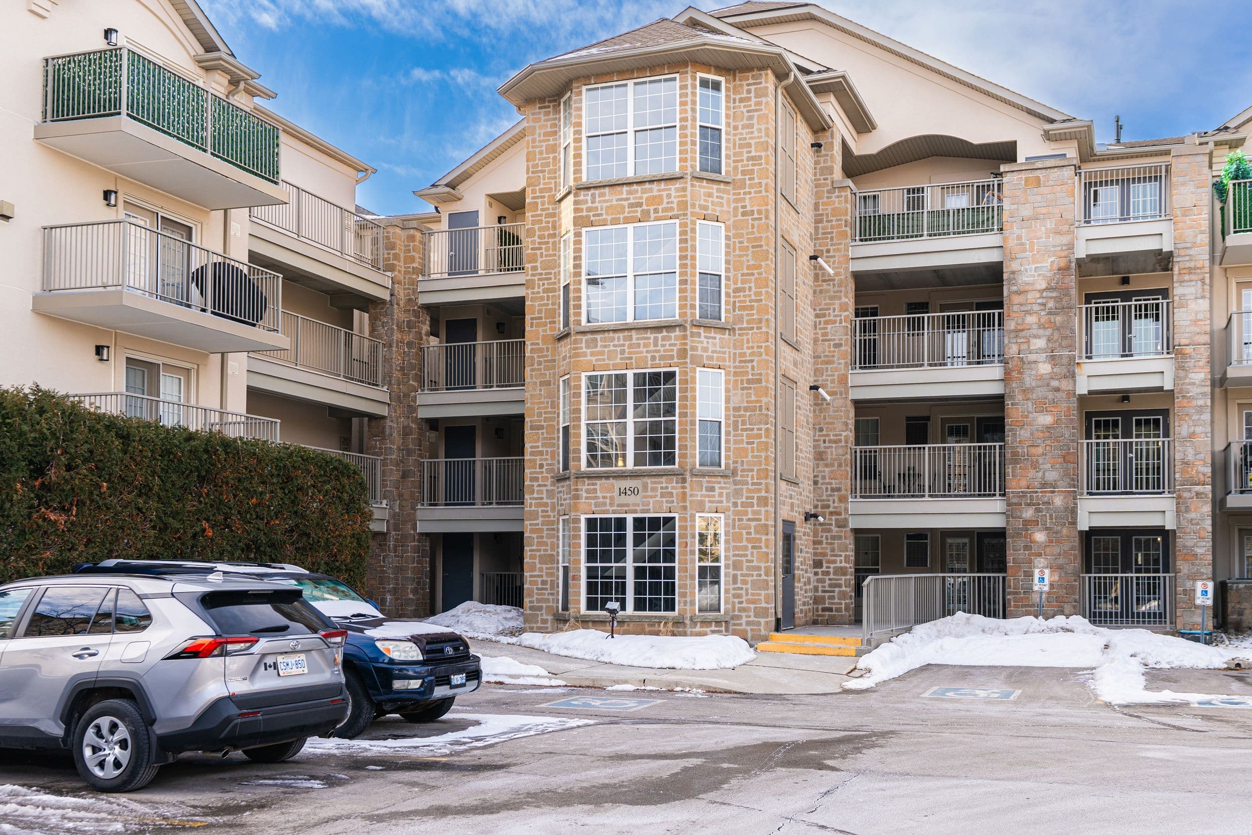 1450 Bishops Gate 103, Oakville, ON L6M 4N1