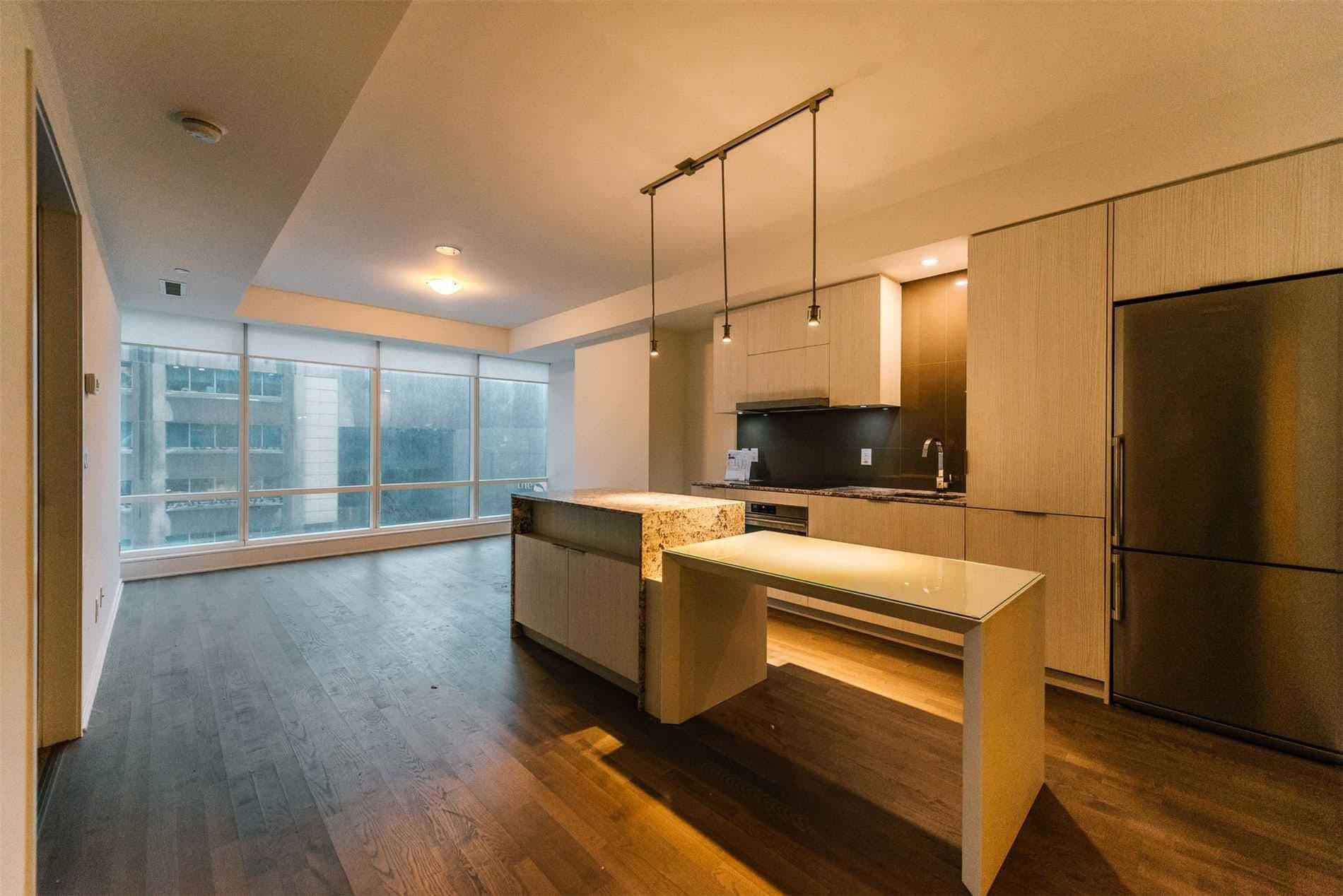 1 Bloor Street E 422, Toronto C08, ON M4W 0A8