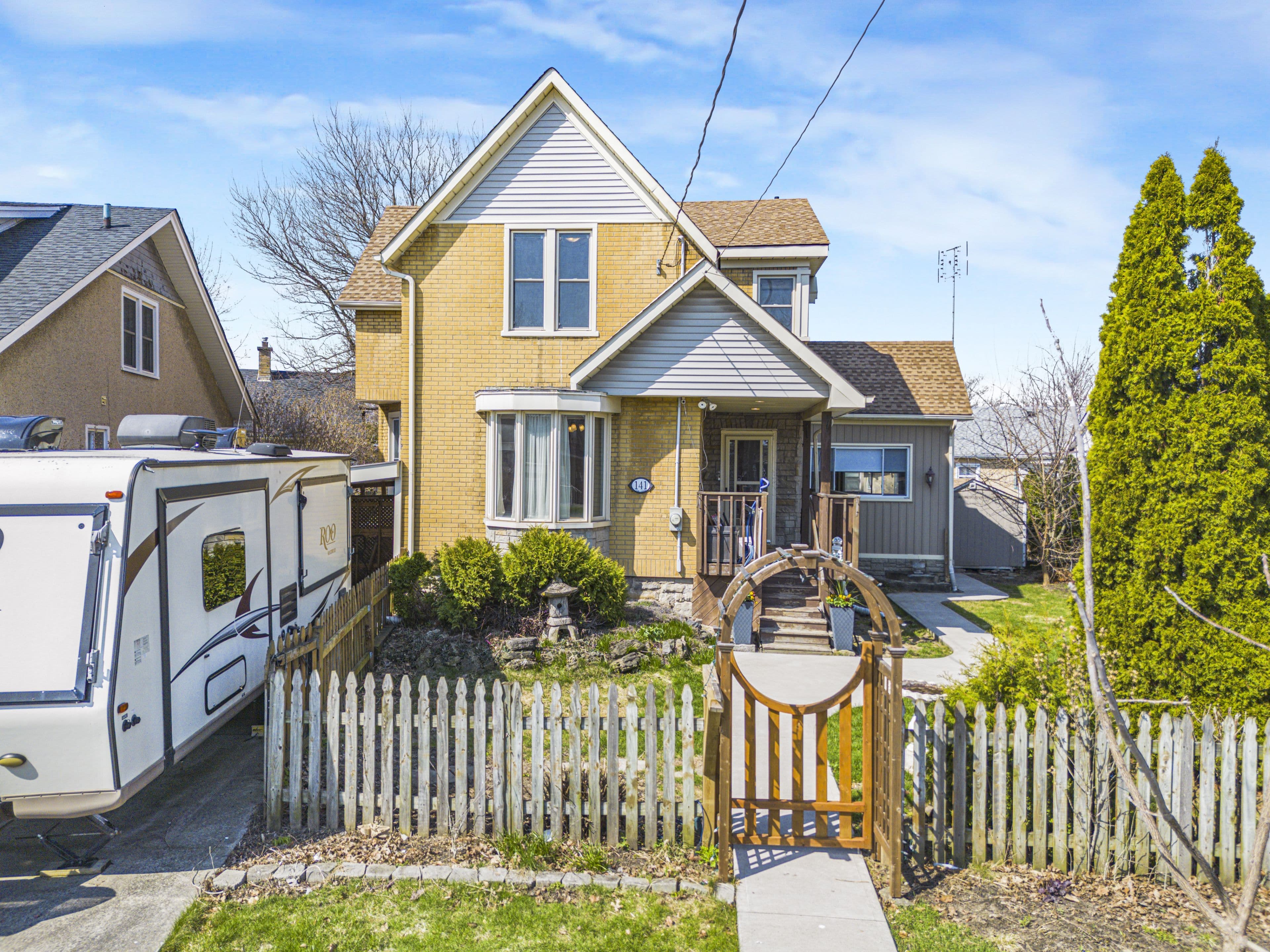 141 York Street, St. Catharines, ON L2R 6E8