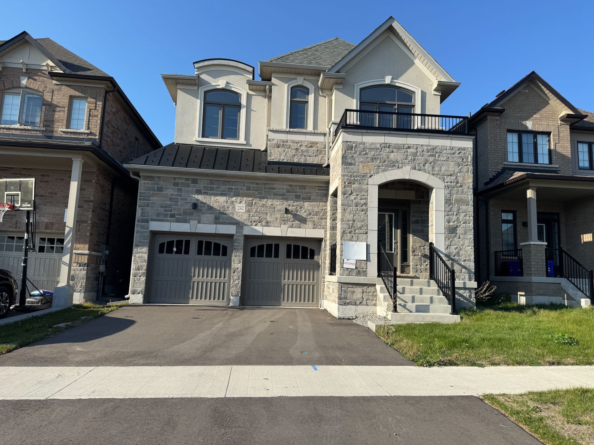 242 Flood Avenue, Clarington, ON L1B 0W8