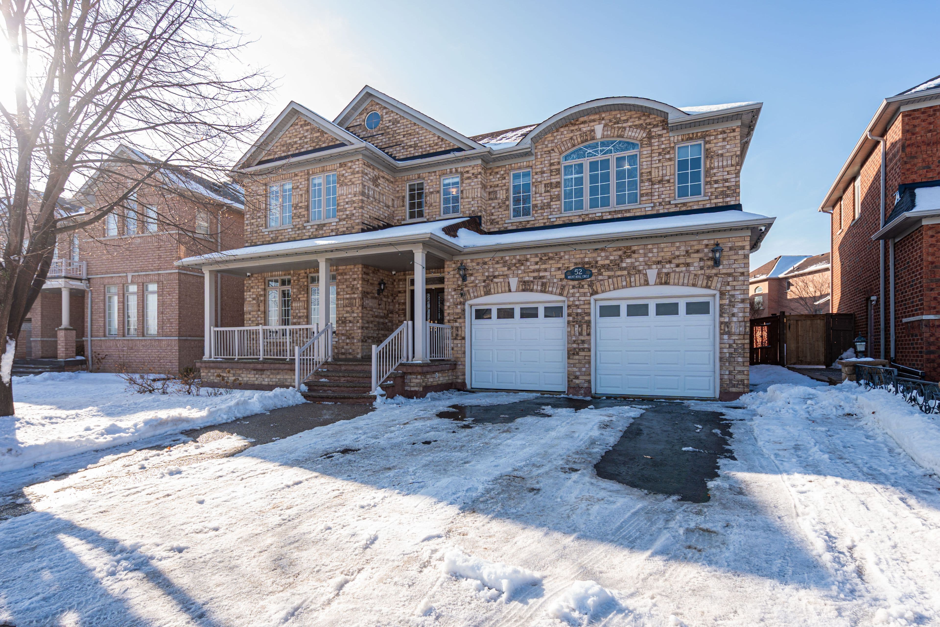 52 Mount Royal Circle, Brampton, ON L6P 2K4