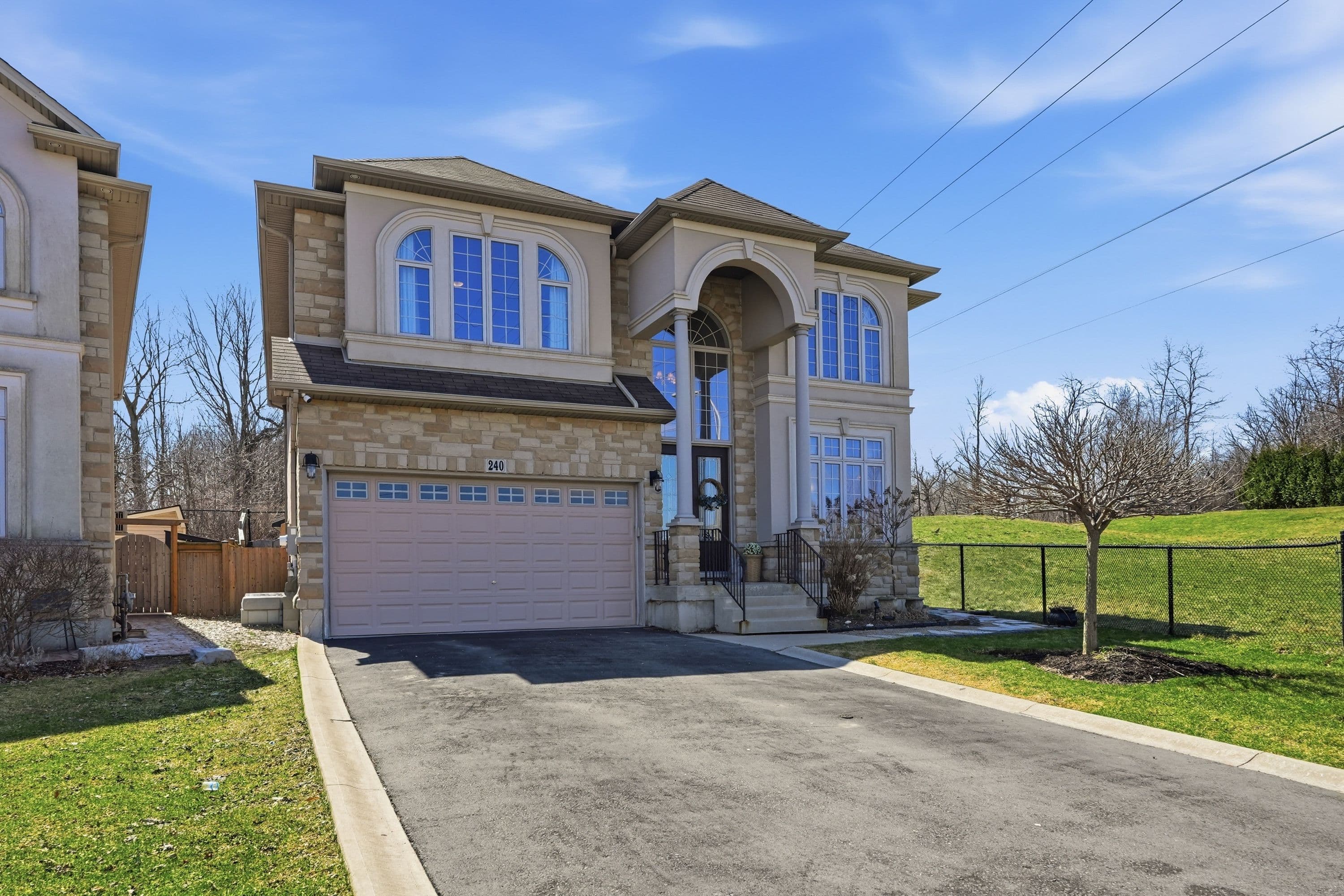240 Cloverleaf Drive, Hamilton, ON L9K 1T2