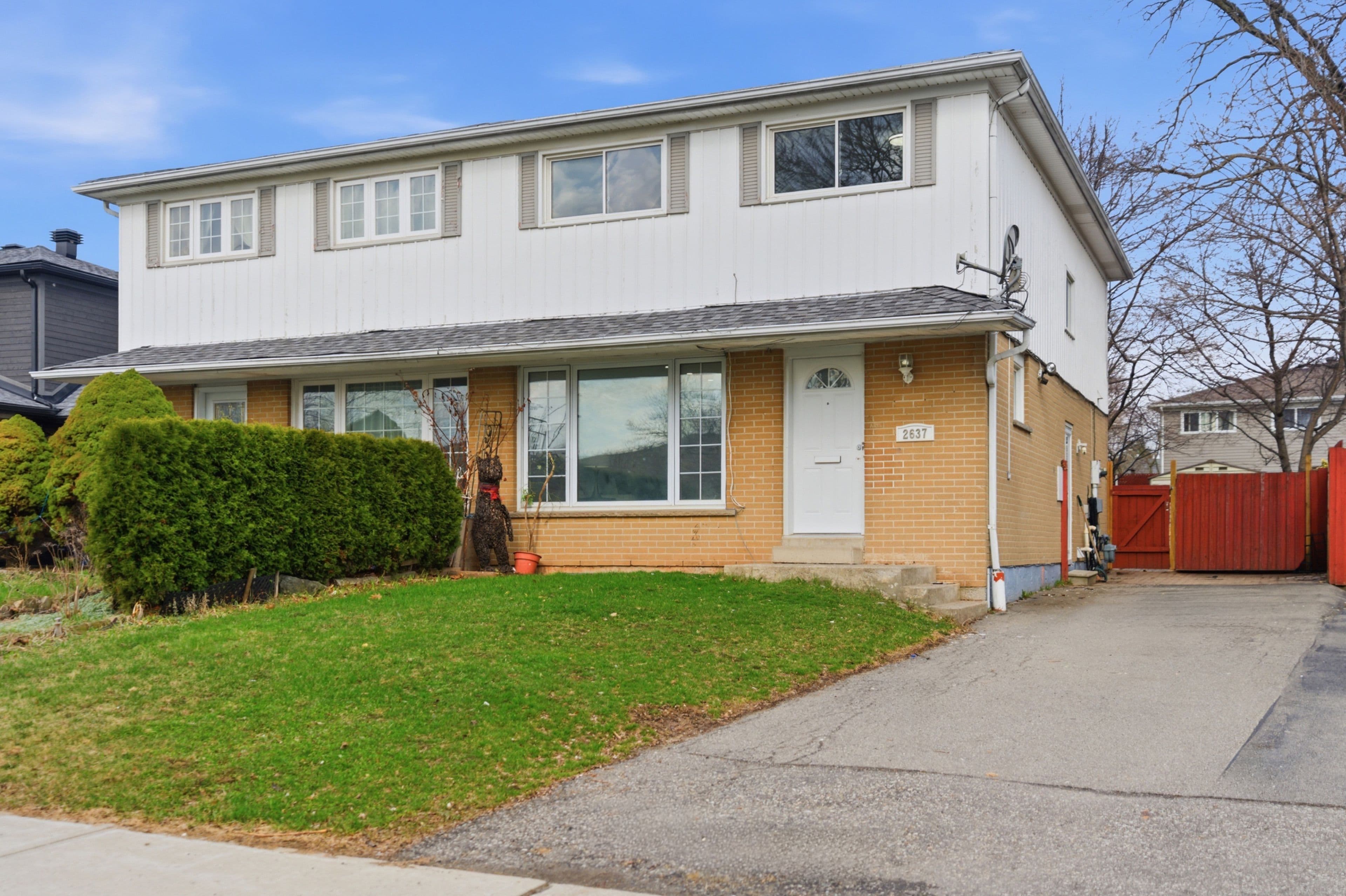 2637 Altadena Court, Mississauga, ON L5K 1G1