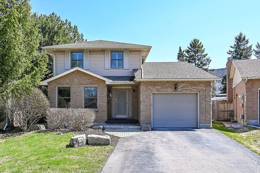 621 Tomahawk Crescent, Hamilton, ON L9G 3T4