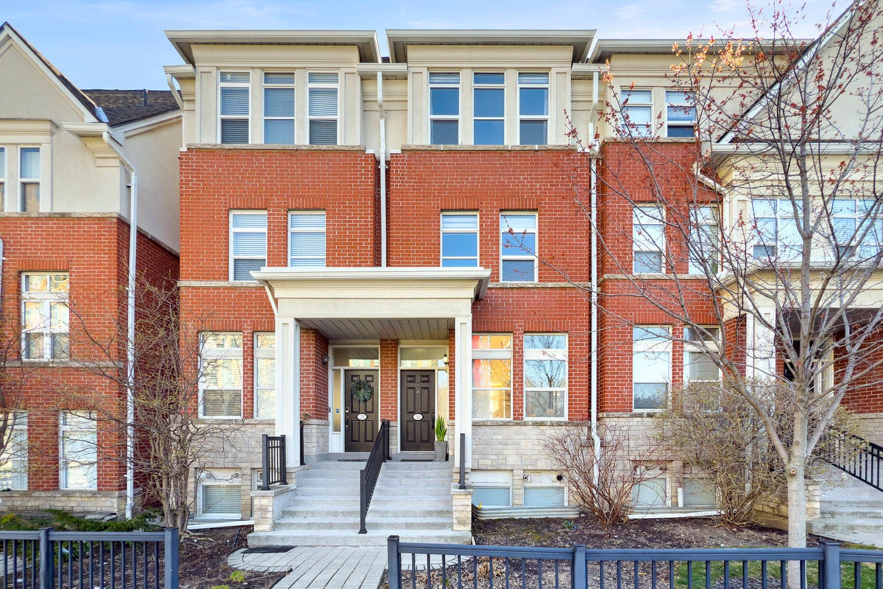 30 Michael Power Place, Toronto W08, ON M9A 5G9