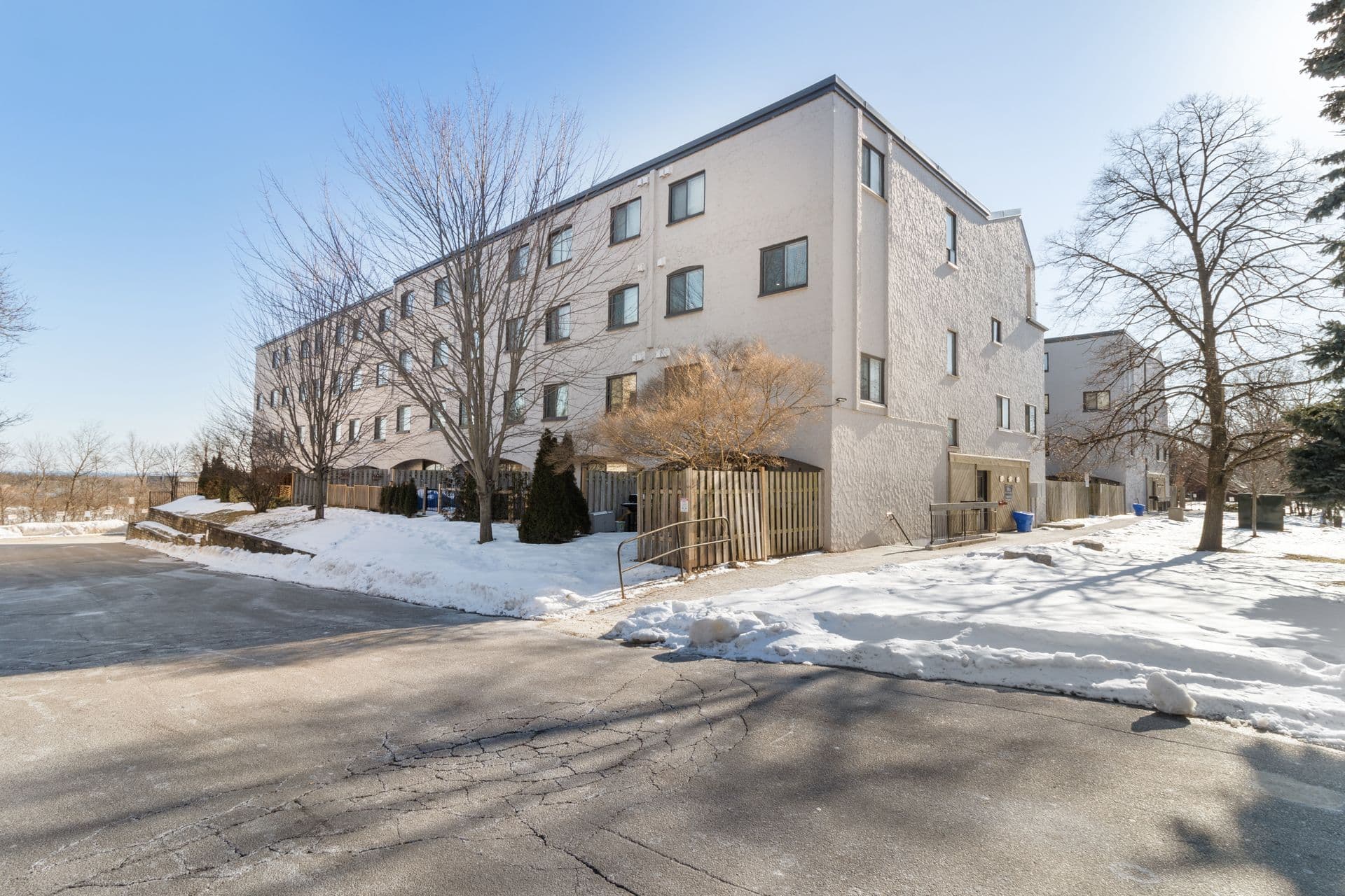 1016 Falgarwood Drive 37, Oakville, ON L6H 2P5