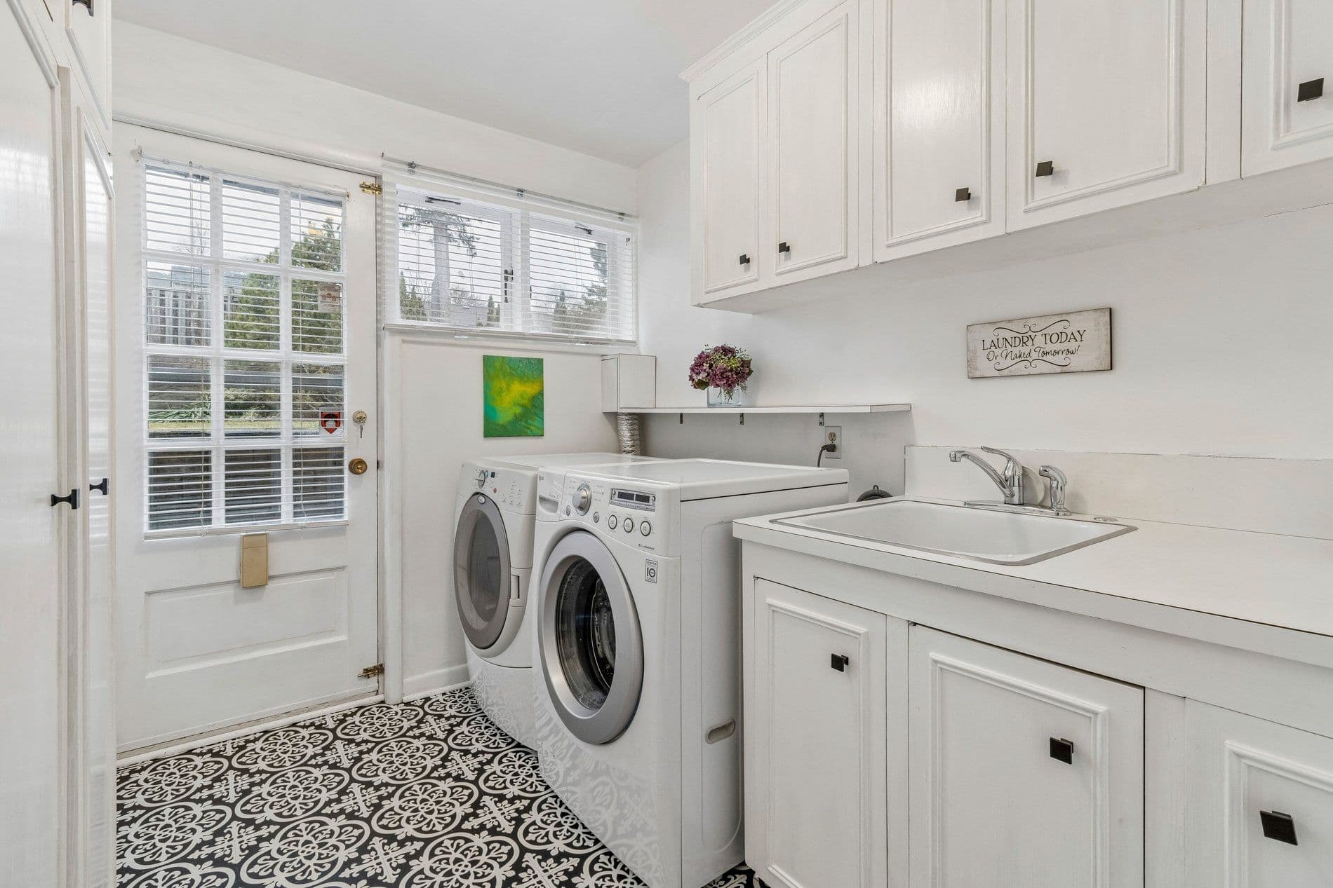 24 Tettenhall Road, Toronto W08, ON M9A 2C3