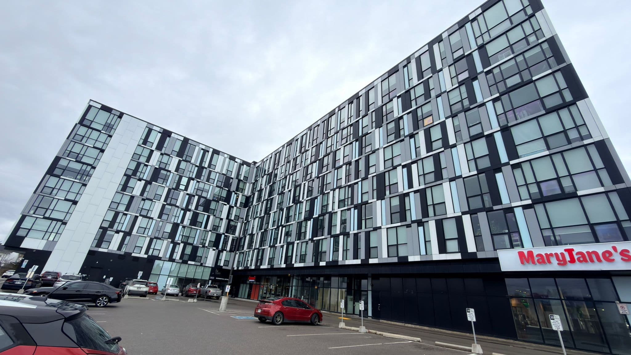 1900 Simcoe Street N 827, Oshawa, ON L1G 0C1