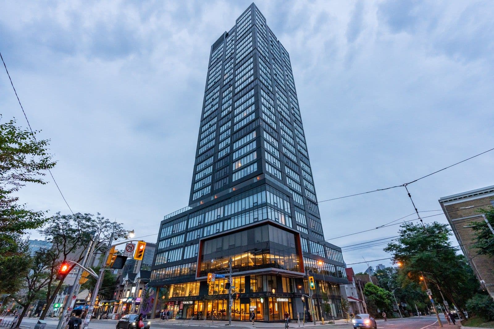 203 College Street 2808, Toronto C01, ON M5T 0C8
