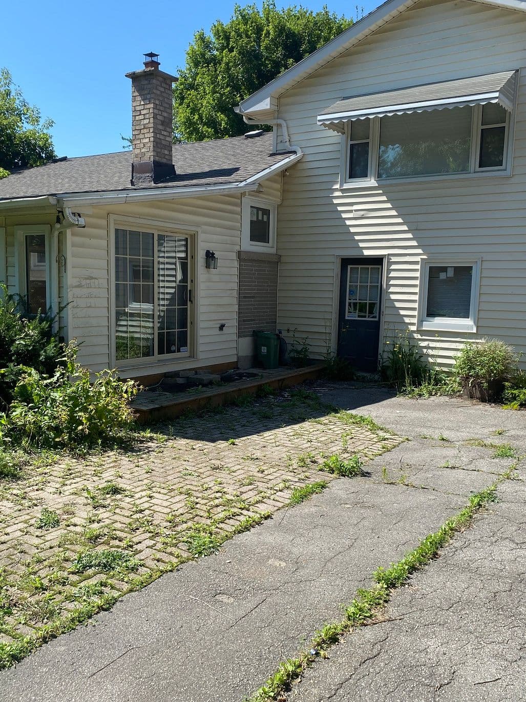 1231 SUNNINGDALE Road E, London North, ON N5X 4B1