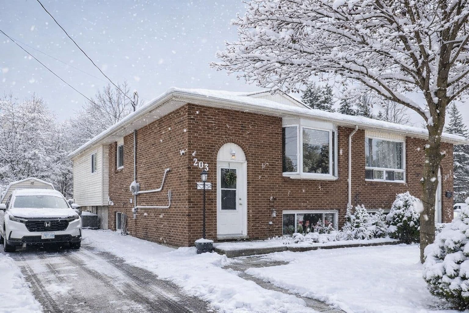 203 Commercial Street Lower, Welland, ON L3B 5Z5