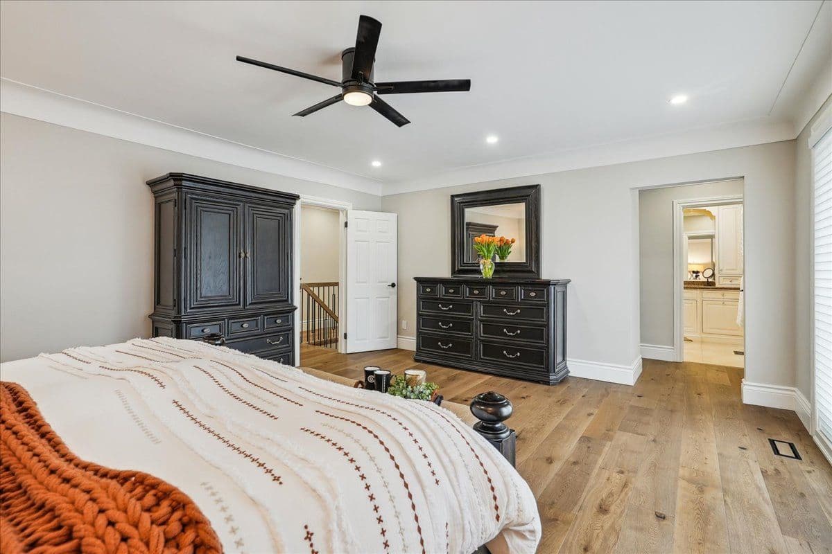 10 Azalea Court, Hamilton, ON L8J 1K4