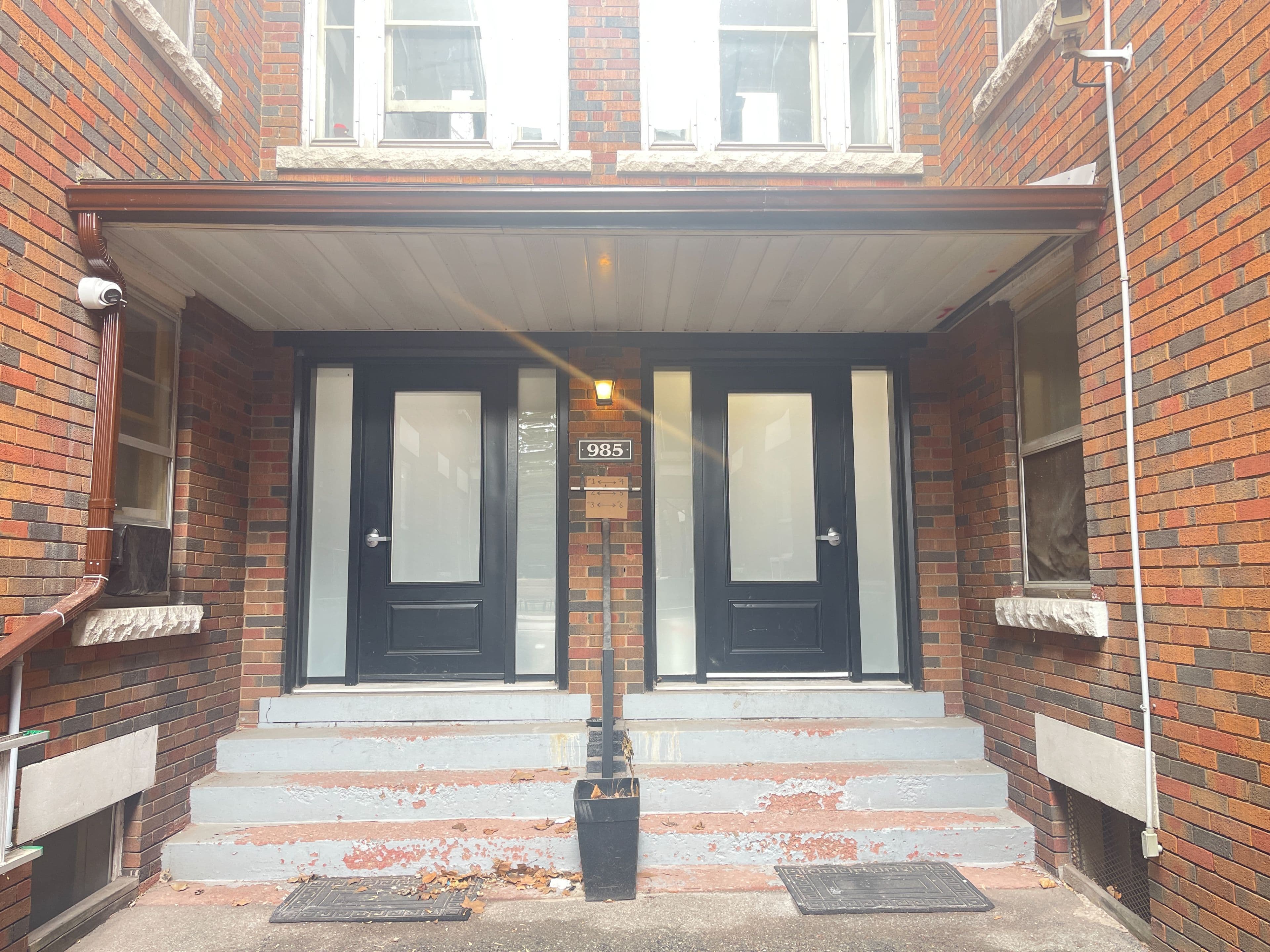 985 Main Street E 3, Hamilton, ON L8M 1N3