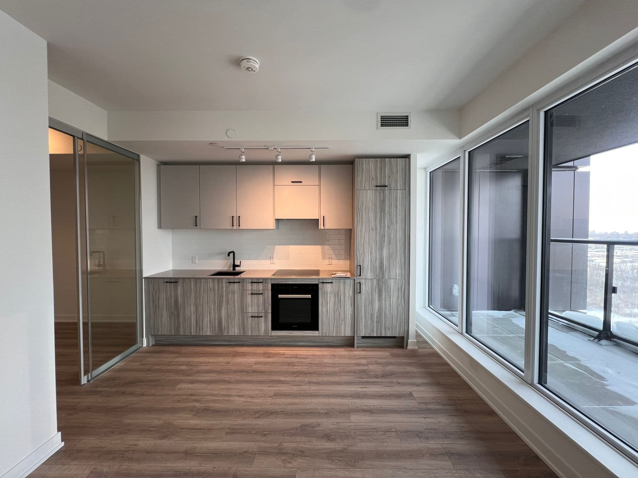 1 Quarrington Lane 3015, Toronto C13, ON M3C 0S4