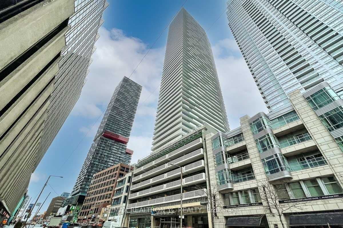 2221 Yonge Street 2706, Toronto C10, ON M4S 0B8