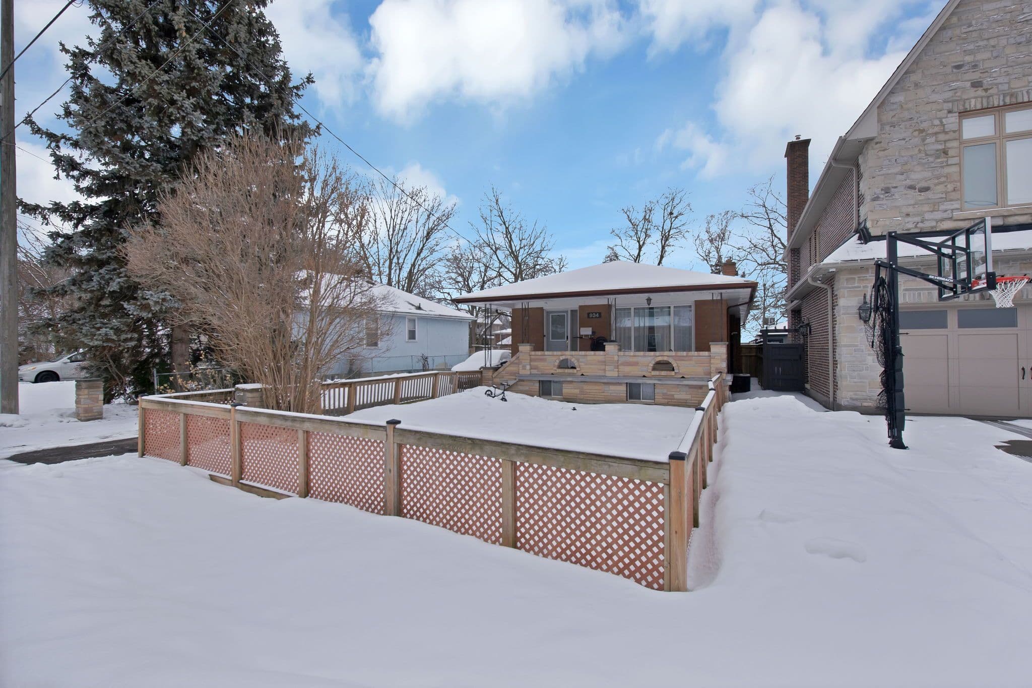 934 Beechwood Avenue Lower, Mississauga, ON L5G 4E2