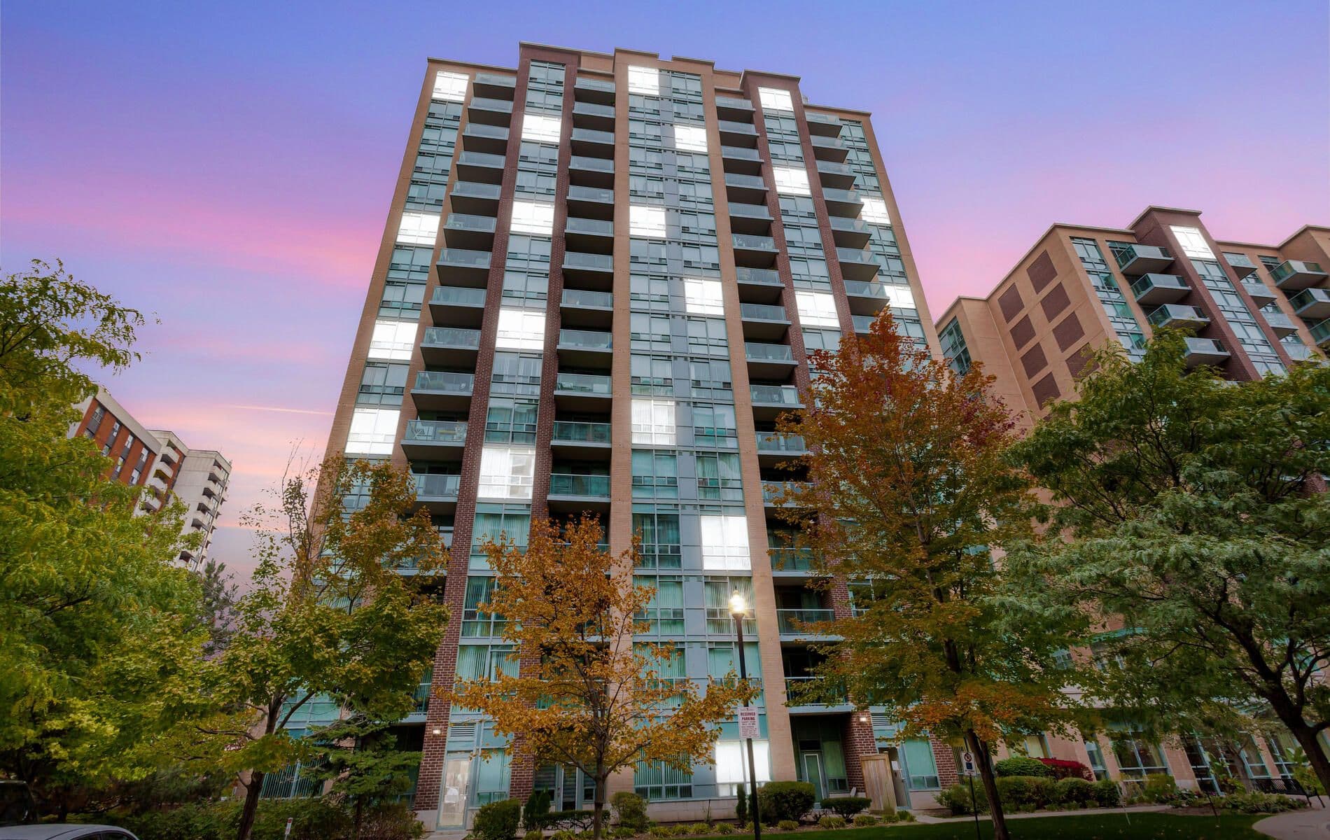 7 Michael Power Place LPH07, Toronto W08, ON M9A 0A4