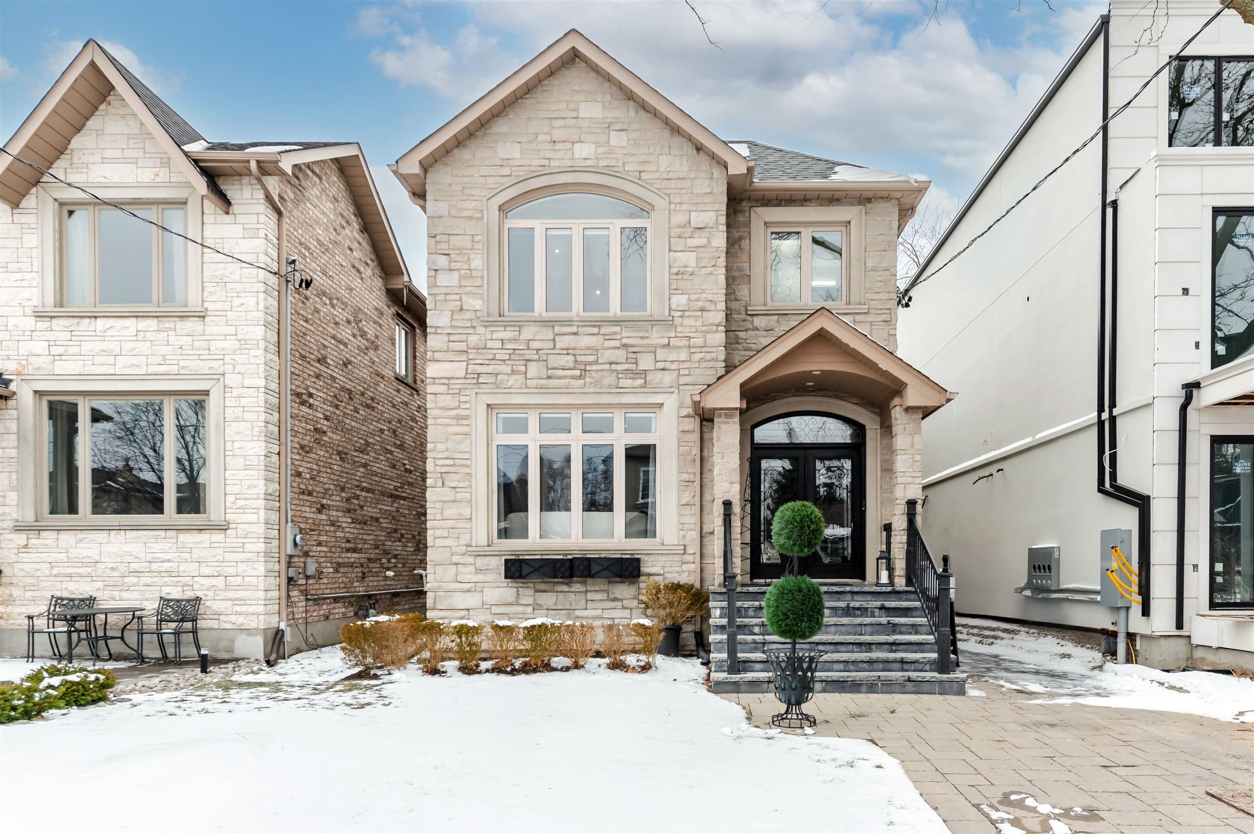 52 Athlone Road, Toronto E03, ON M4J 4H4