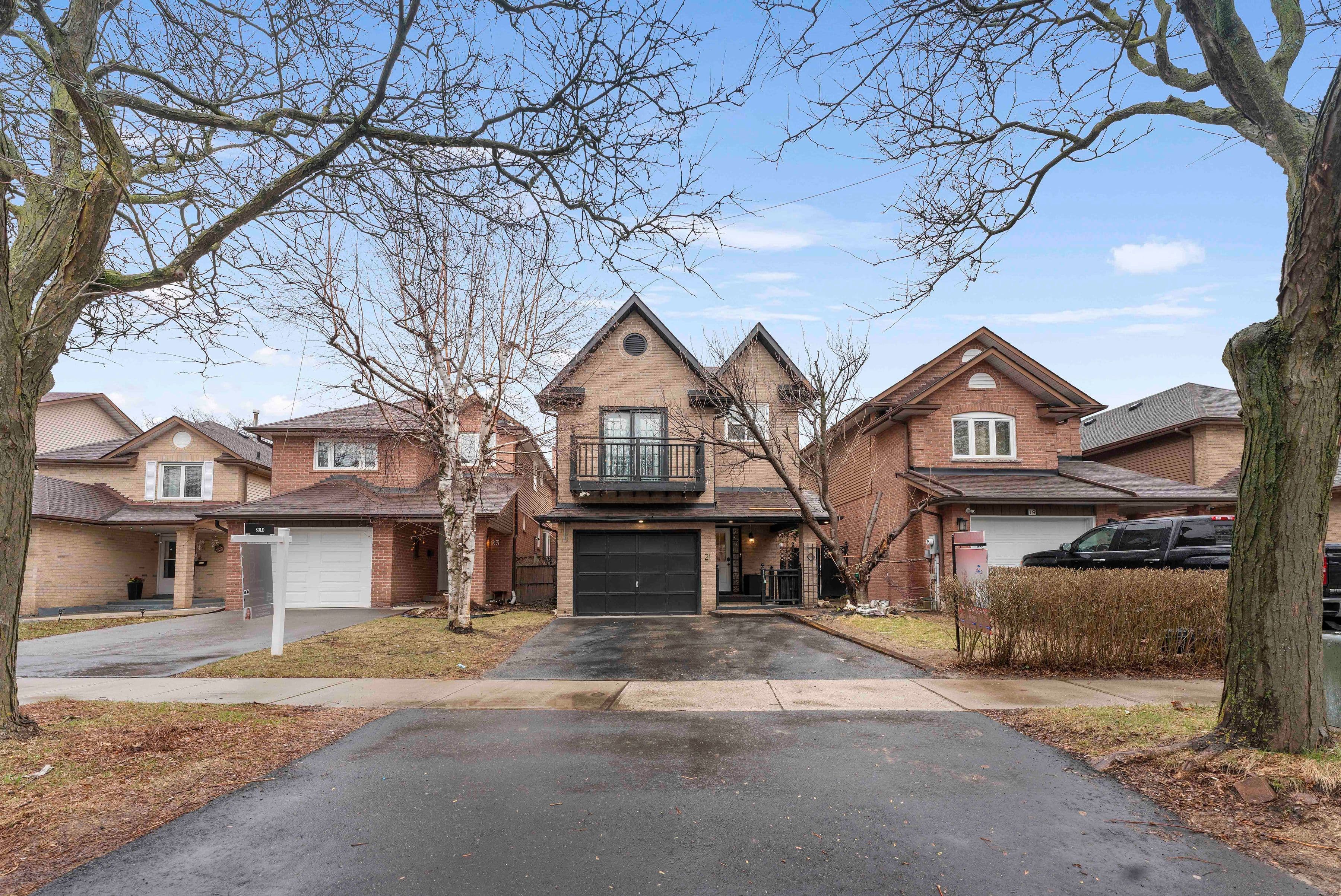 21 Garden Avenue, Brampton, ON L6X 1M4