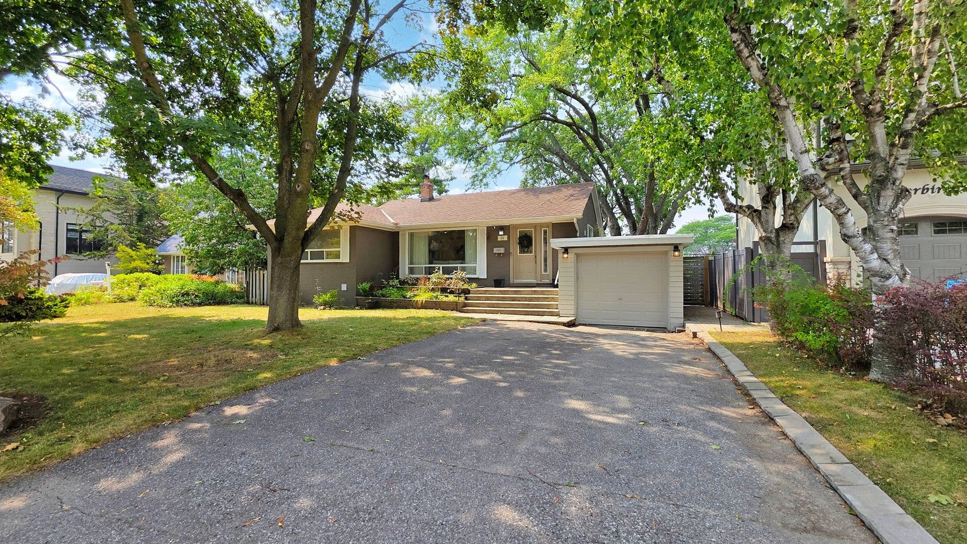 30 Paperbirch Drive, Toronto C13, ON M3C 2E7