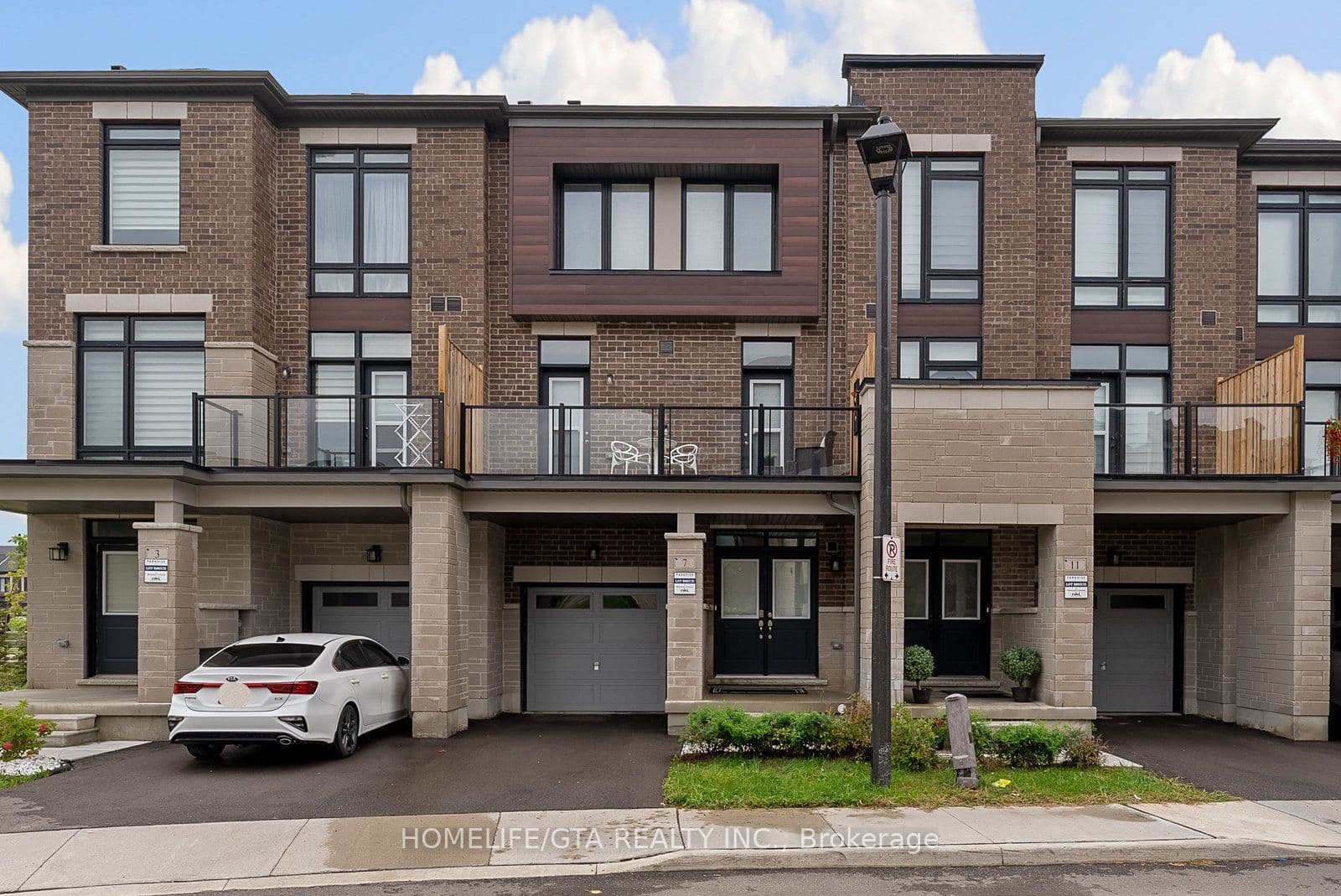 7 Holyrood Crescent, Vaughan, ON L4H 5G2