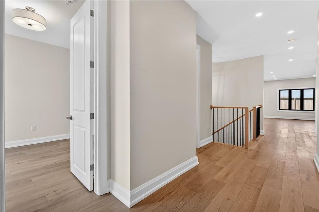 6192 Curlin Crescent, Niagara Falls, ON L2H 3W8