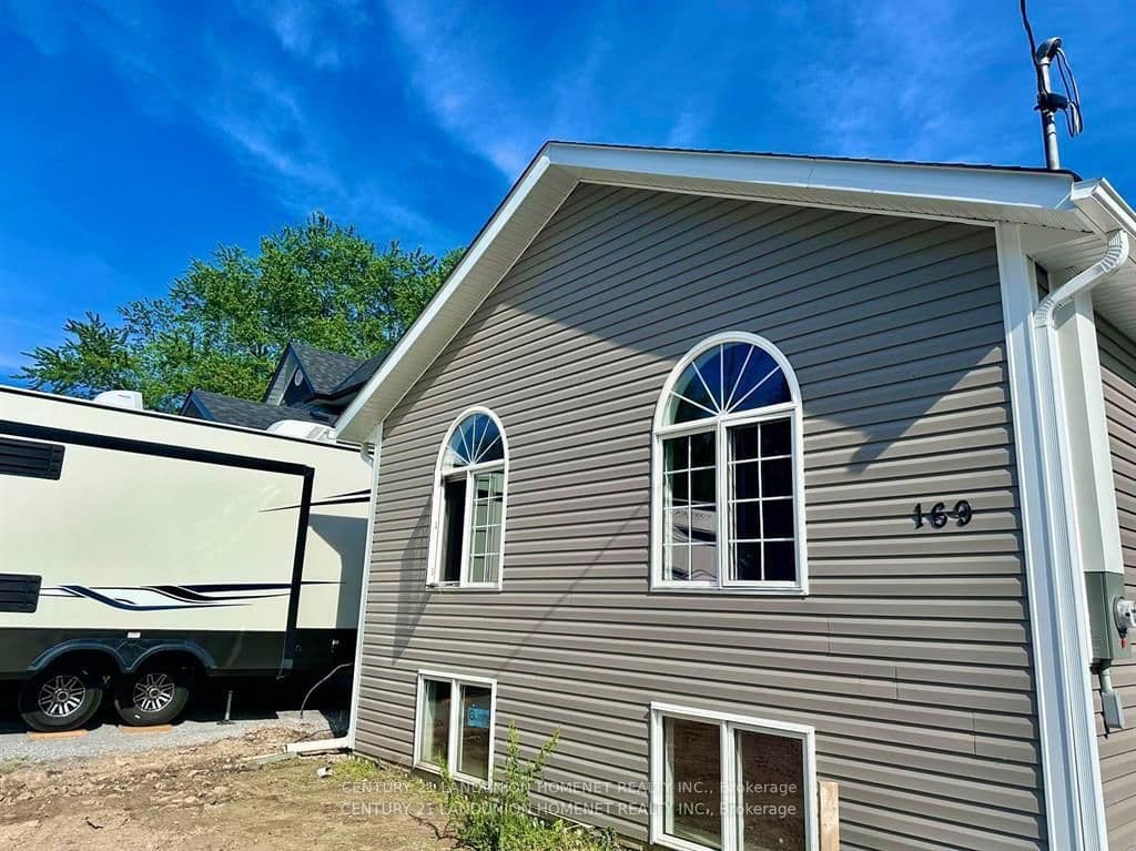 169 Garden Avenue E #Bsmnt, Georgina, ON L4P 2L2